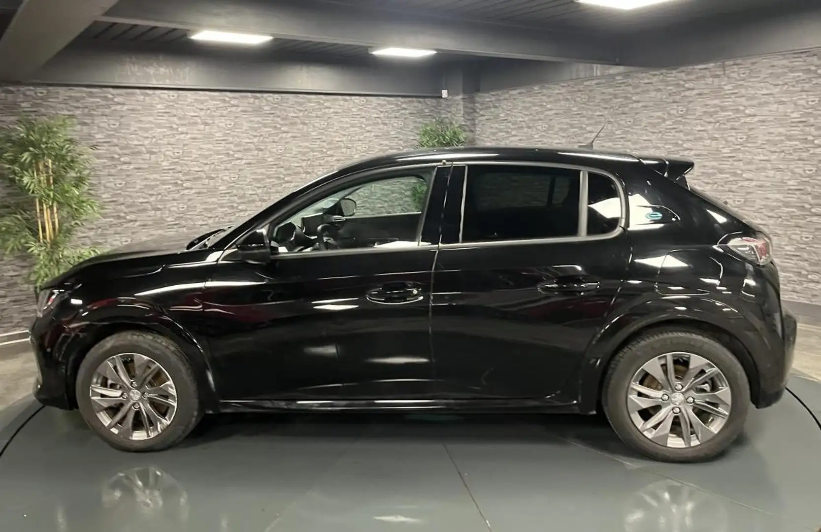 Peugeot e-208 e-208 136 II Allure Чорний - 2