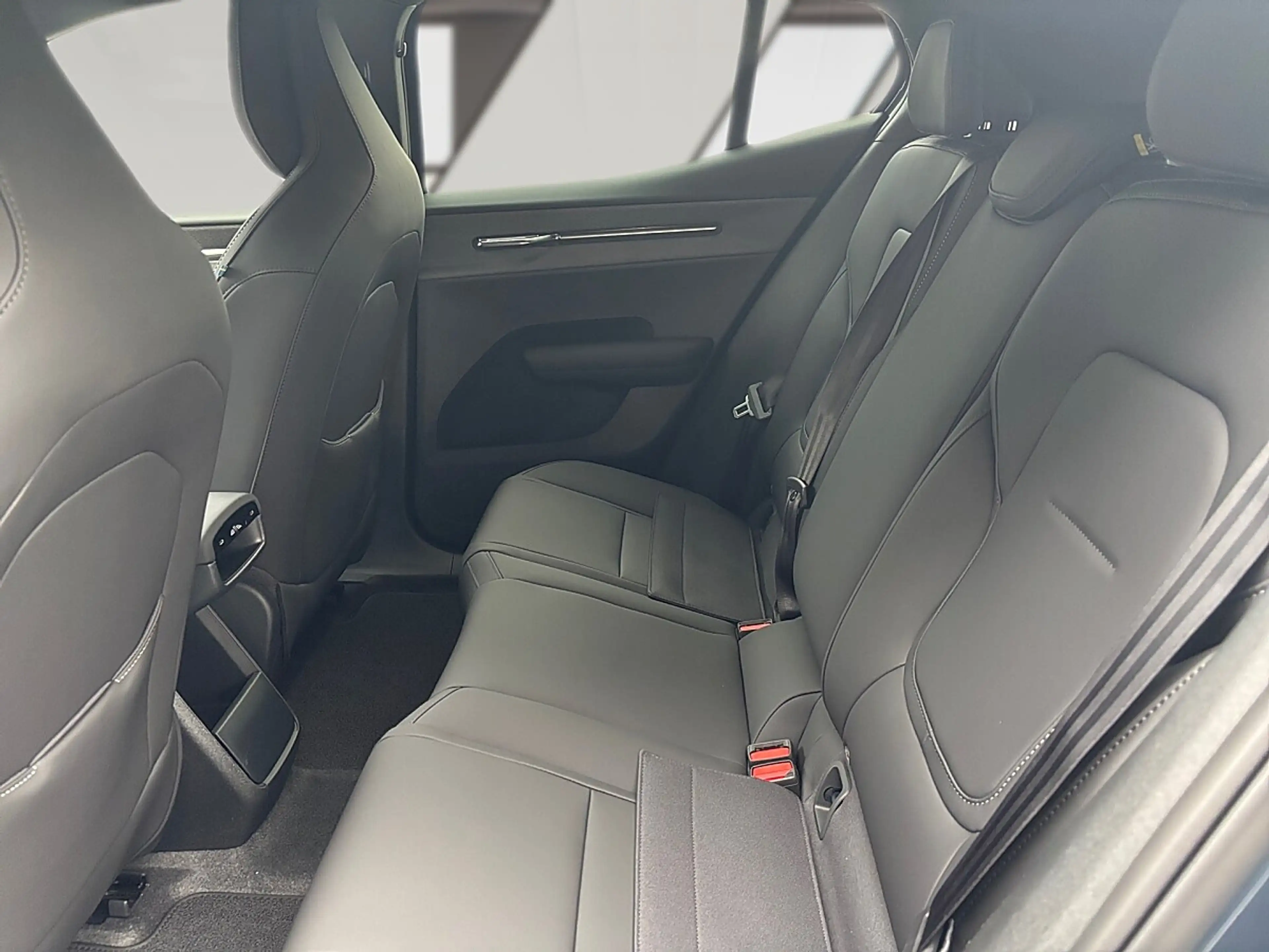 Volvo EX30 EX 30 P3 Long Range RWD Plus — photo 15