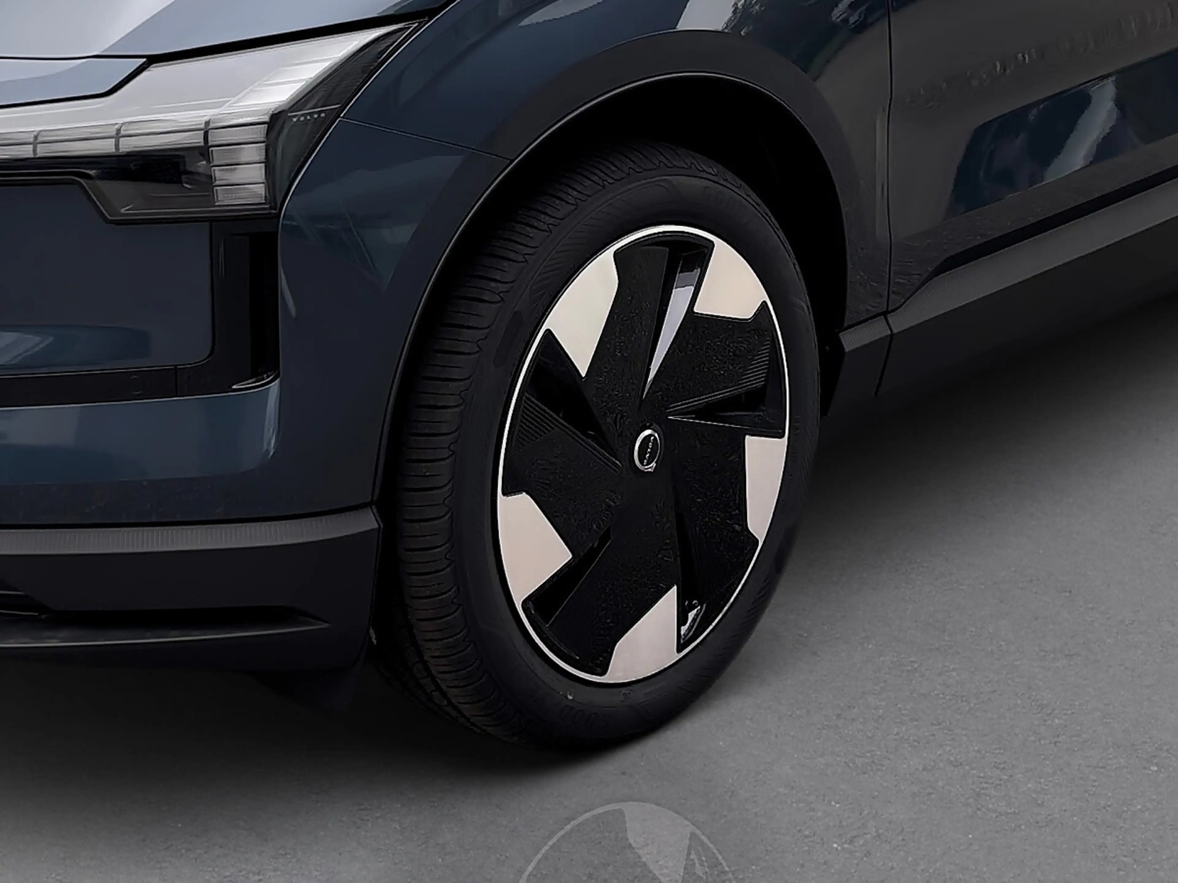 Volvo EX30 EX 30 P3 Long Range RWD Plus — photo 8