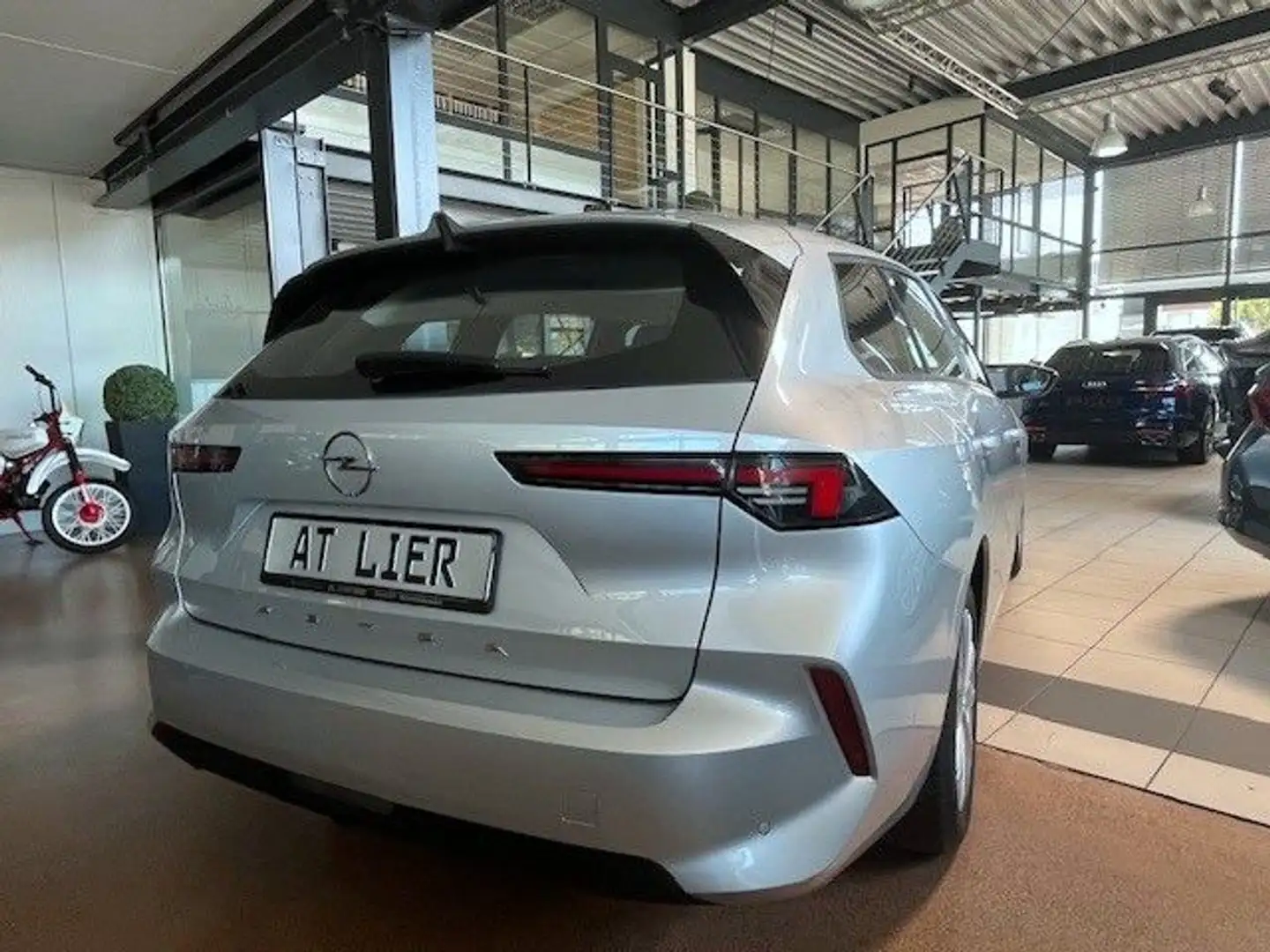 Opel Astra L 1,5d Sports Tourer Enjoy Silber - 2