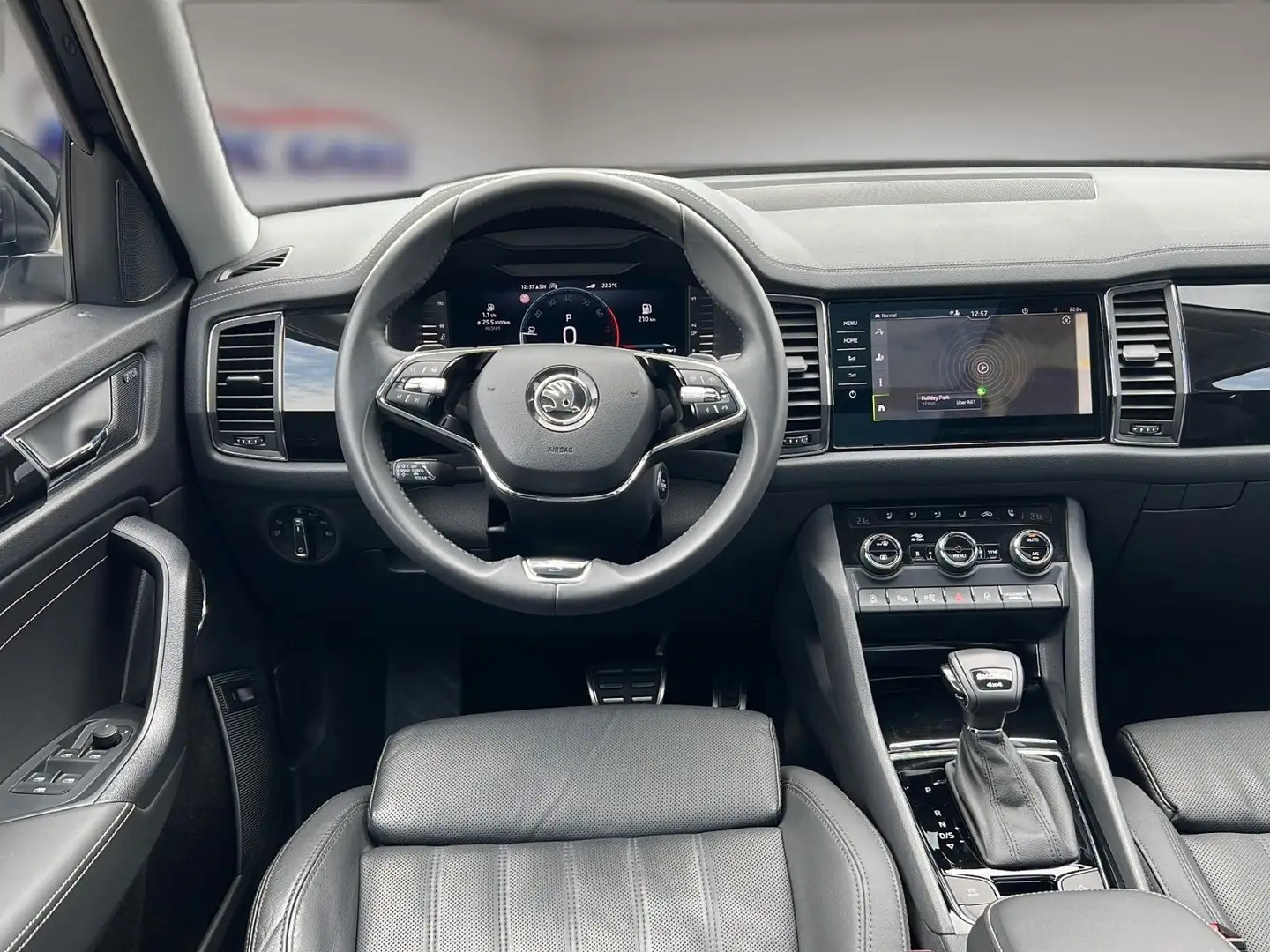 Skoda Kodiaq 2.0 TSI 4x4 DSG L&K *Mega-Ausstattung* Zwart - 2