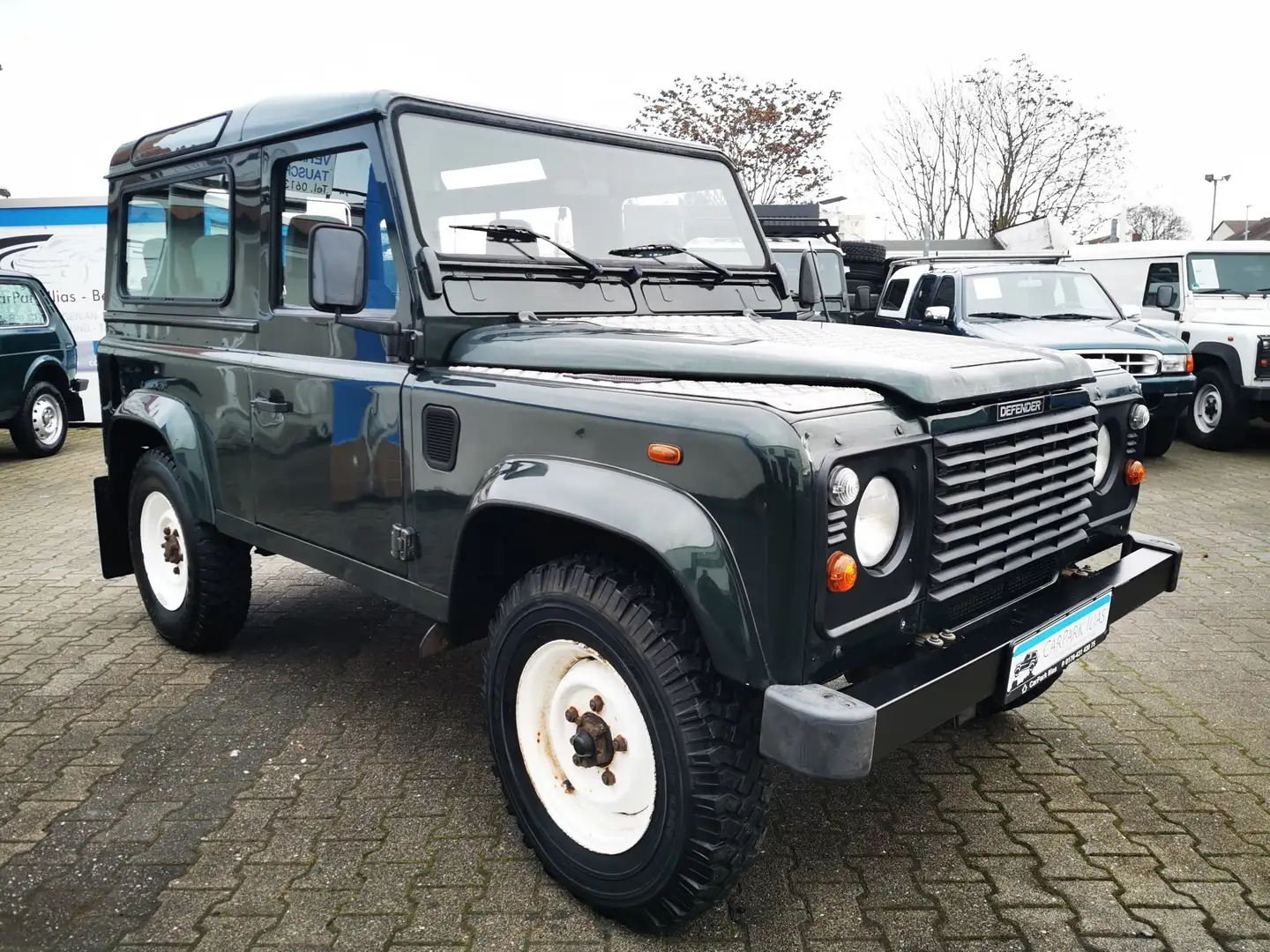 Land Rover Defender SUV/Geländewagen/Pickup in Grün gebraucht in  Mainz-Kostheim für € 28.900,-