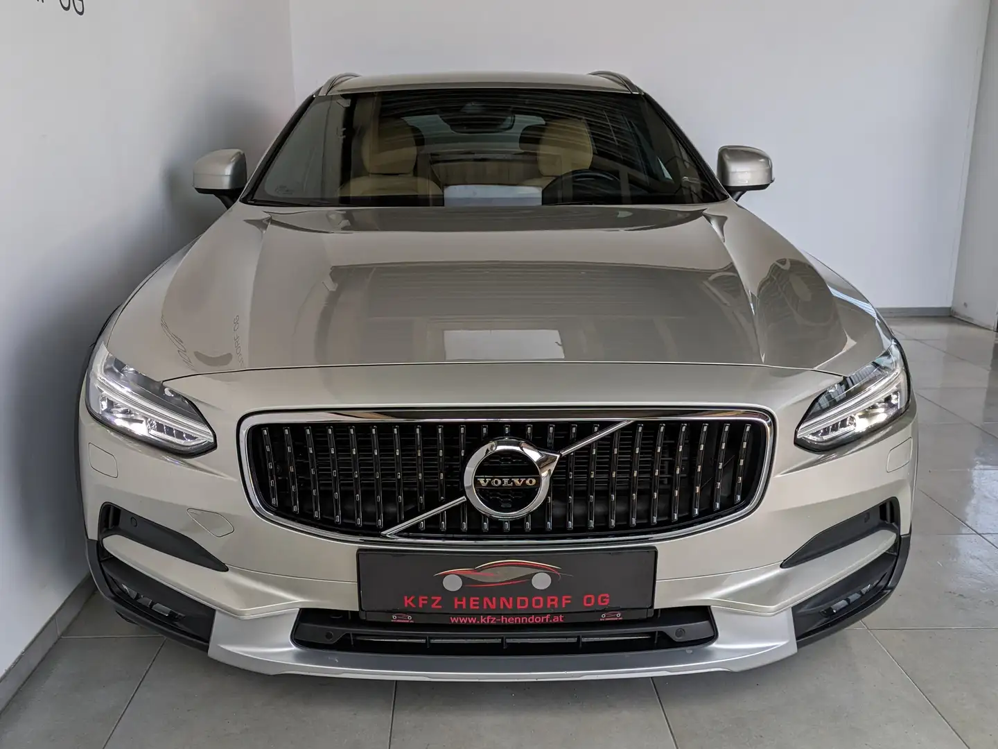 Volvo V90 Cross Country Pro D4 AWD Geartronic Maro - 2