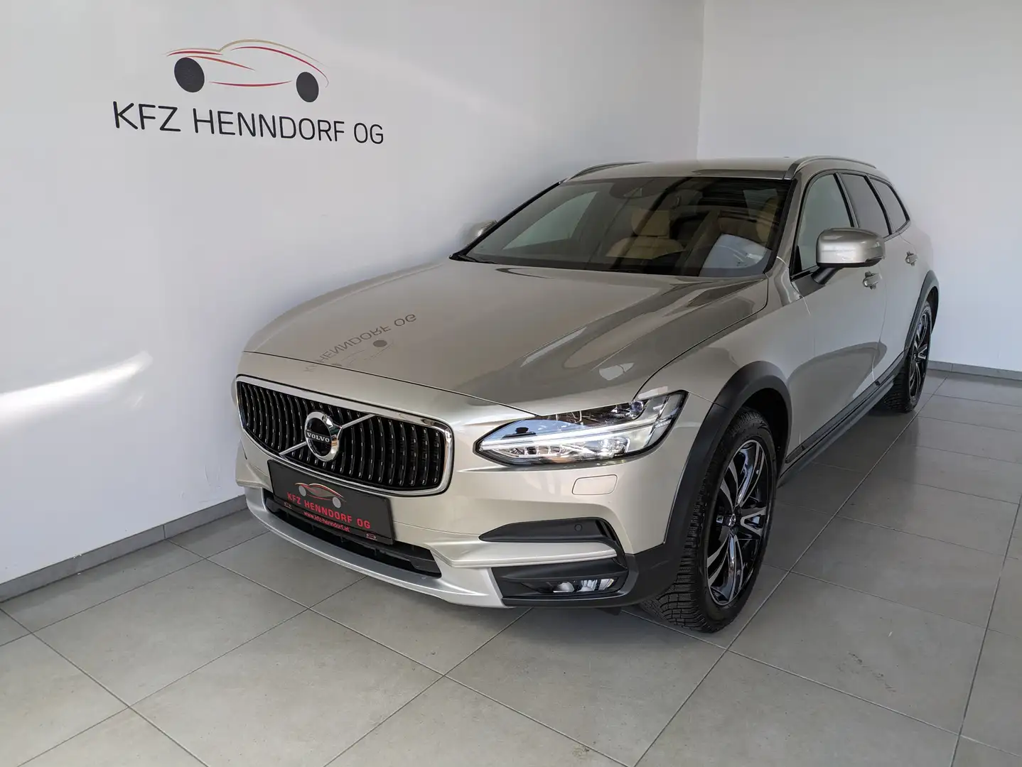 Volvo V90 Cross Country Pro D4 AWD Geartronic Maro - 1