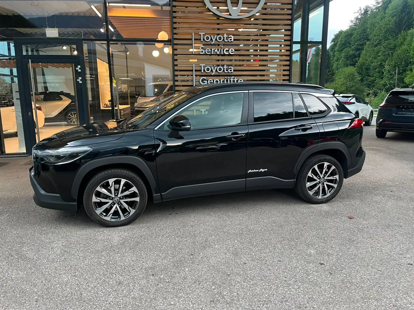 Toyota Corolla Cross 2.0 Active Drive 4x4 Schwarz - 1