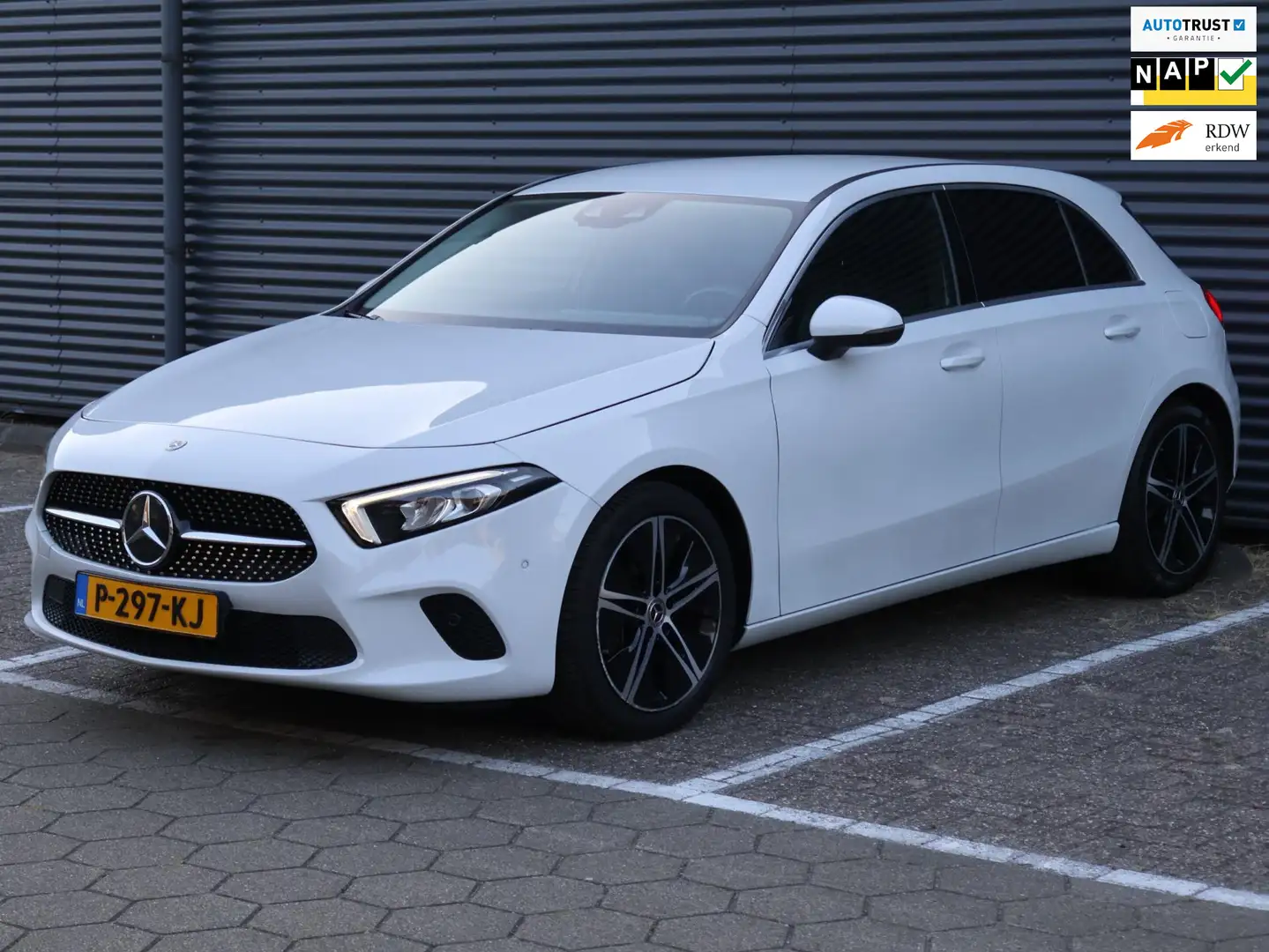 Mercedes-Benz A 200 Business Solution|Carplay|Camera Wit - 1