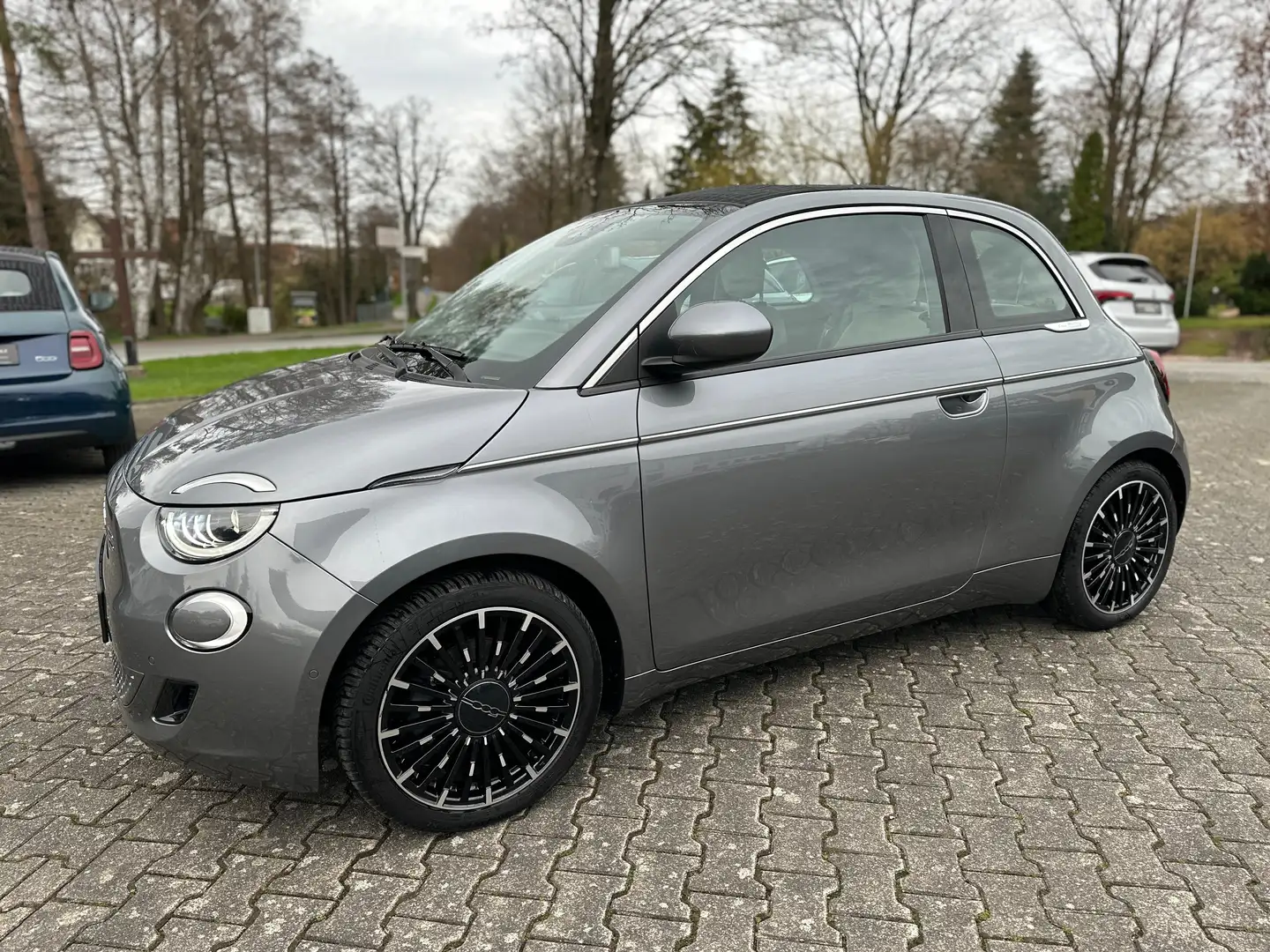 Fiat 500e Cabrio-"la Prima" *Autonom*WinterPaket*42 kWh Gris - 1