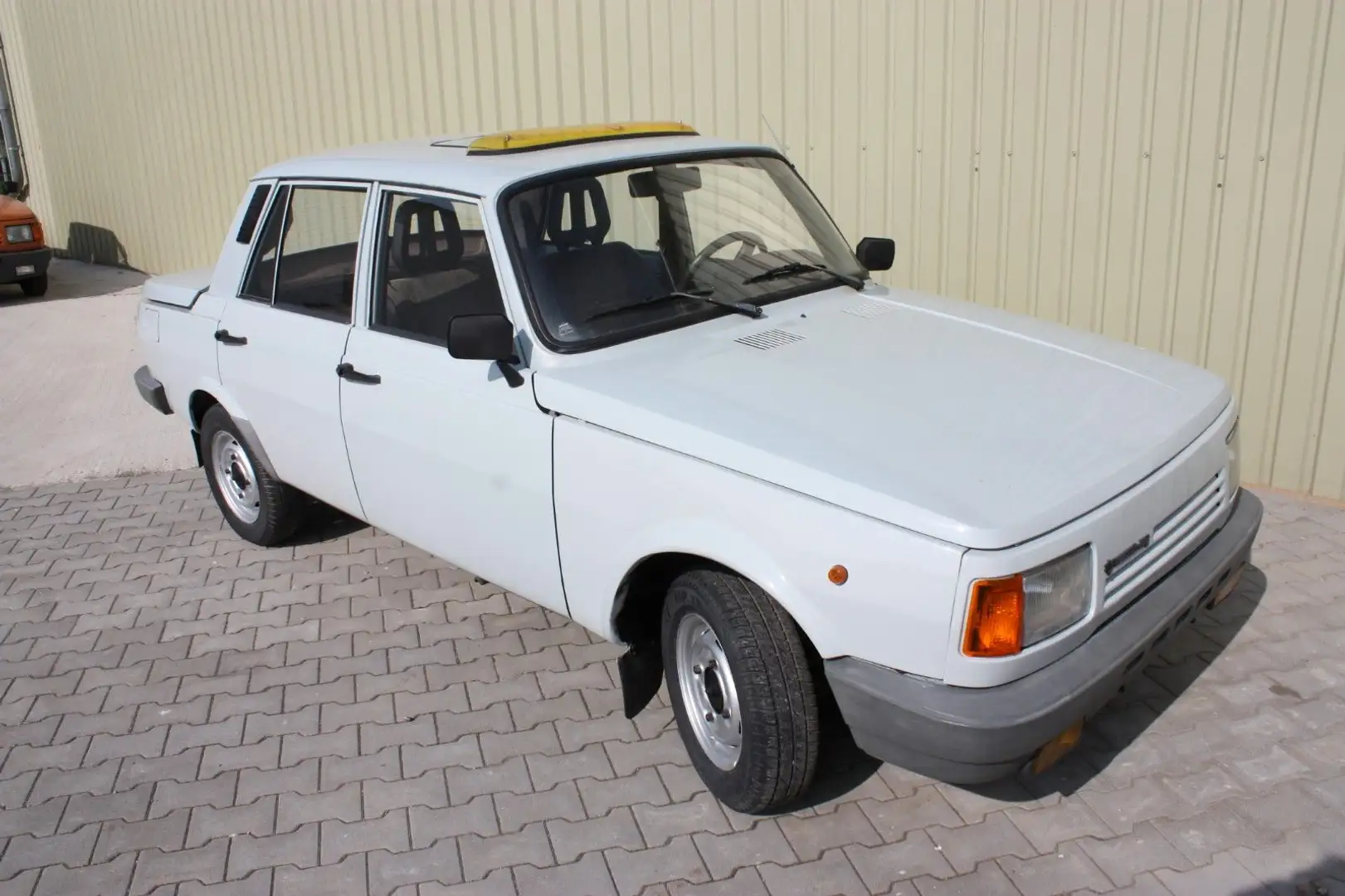 Wartburg 1,3 De Luxe - HU / AU NEU mit Schiebedach Weiß - 1