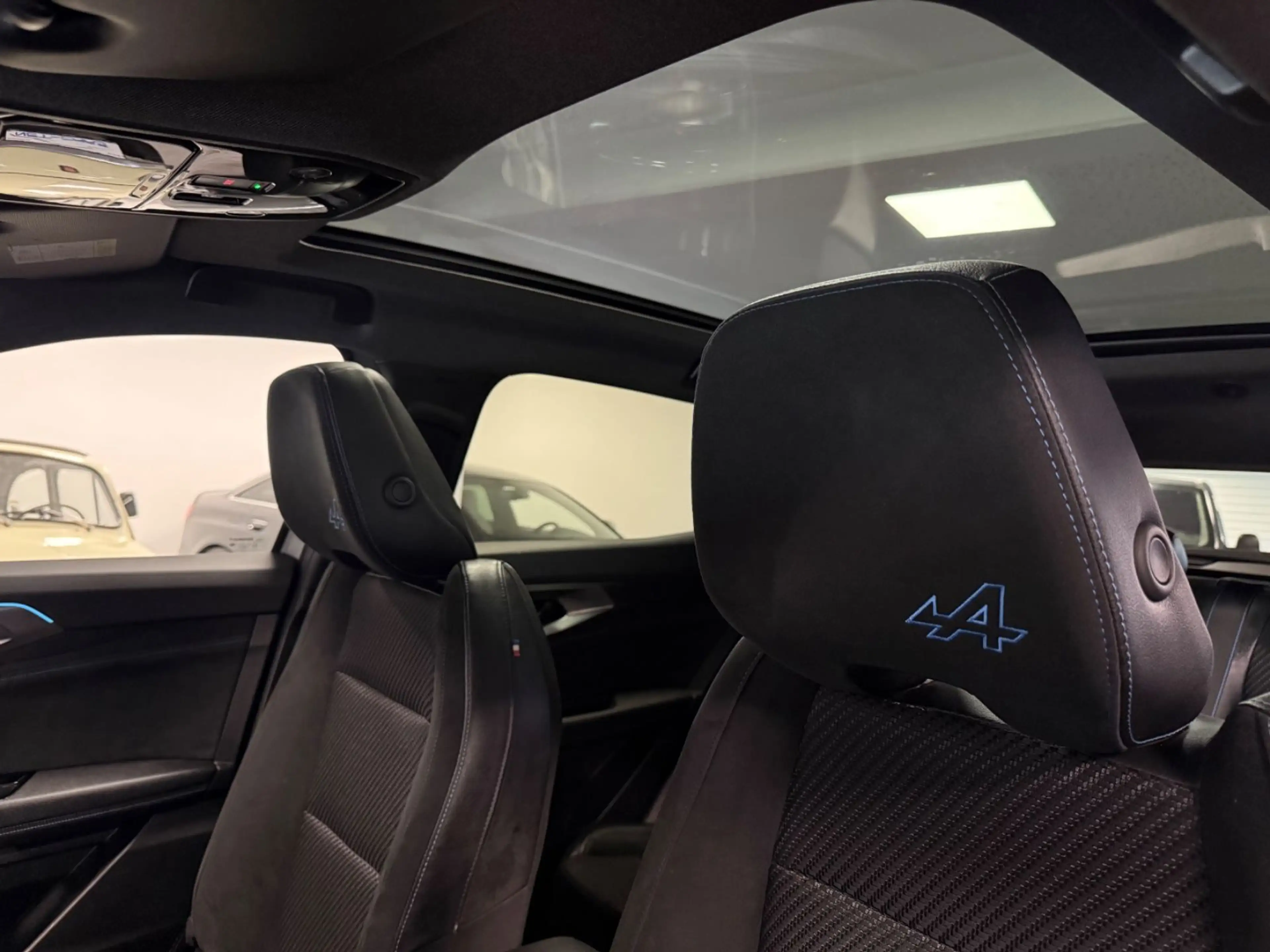 Renault Austral E-Tech Hybrid 200 Iconic Esprit Alpine — photo 3