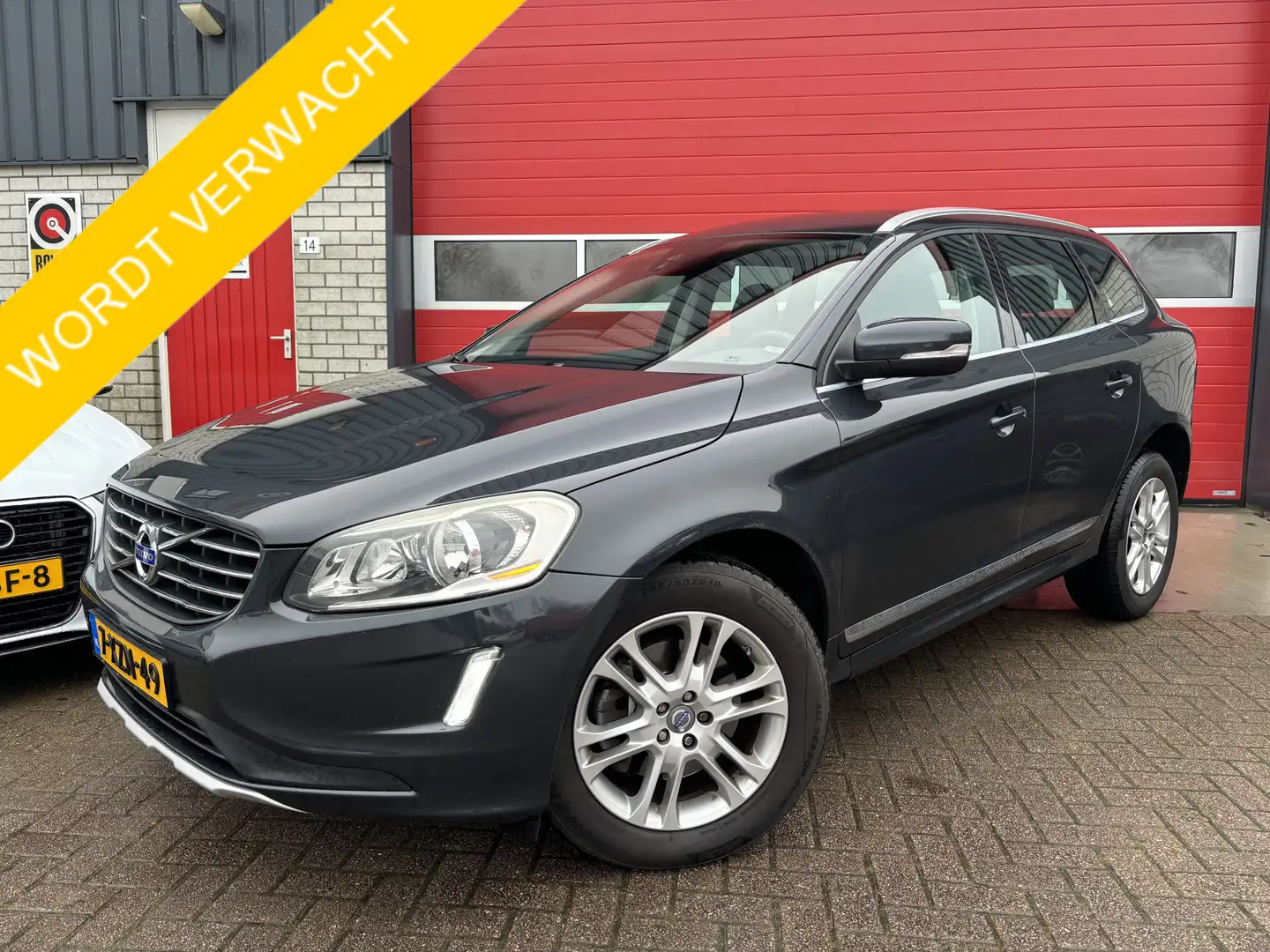 Volvo XC60 2.0 T5 FWD Summum NWE D-RIEM / AUTOMAAT / TREKHAAK Grijs - 1