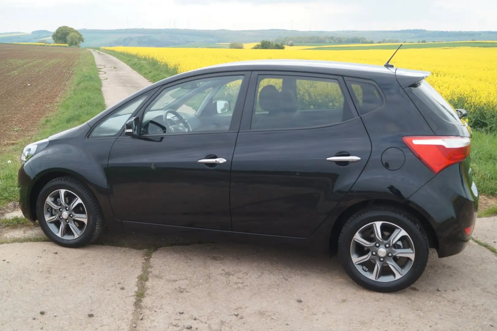 Hyundai iX20 Style +Automatik+Navi+Sitzhzg.+Kamera+ Schwarz - 2