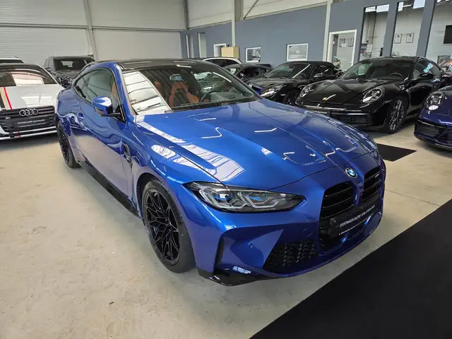 BMW M4 view 8