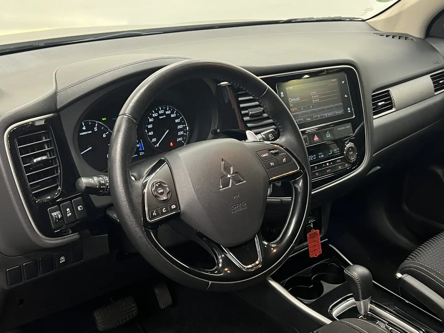 Mitsubishi Outlander 2.0 Business Edition | TREKHAAK | CARPLAY | CAMERA Braun - 2