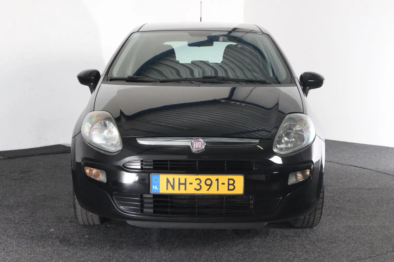 Fiat Punto Evo 1.2 Active Zwart - 2