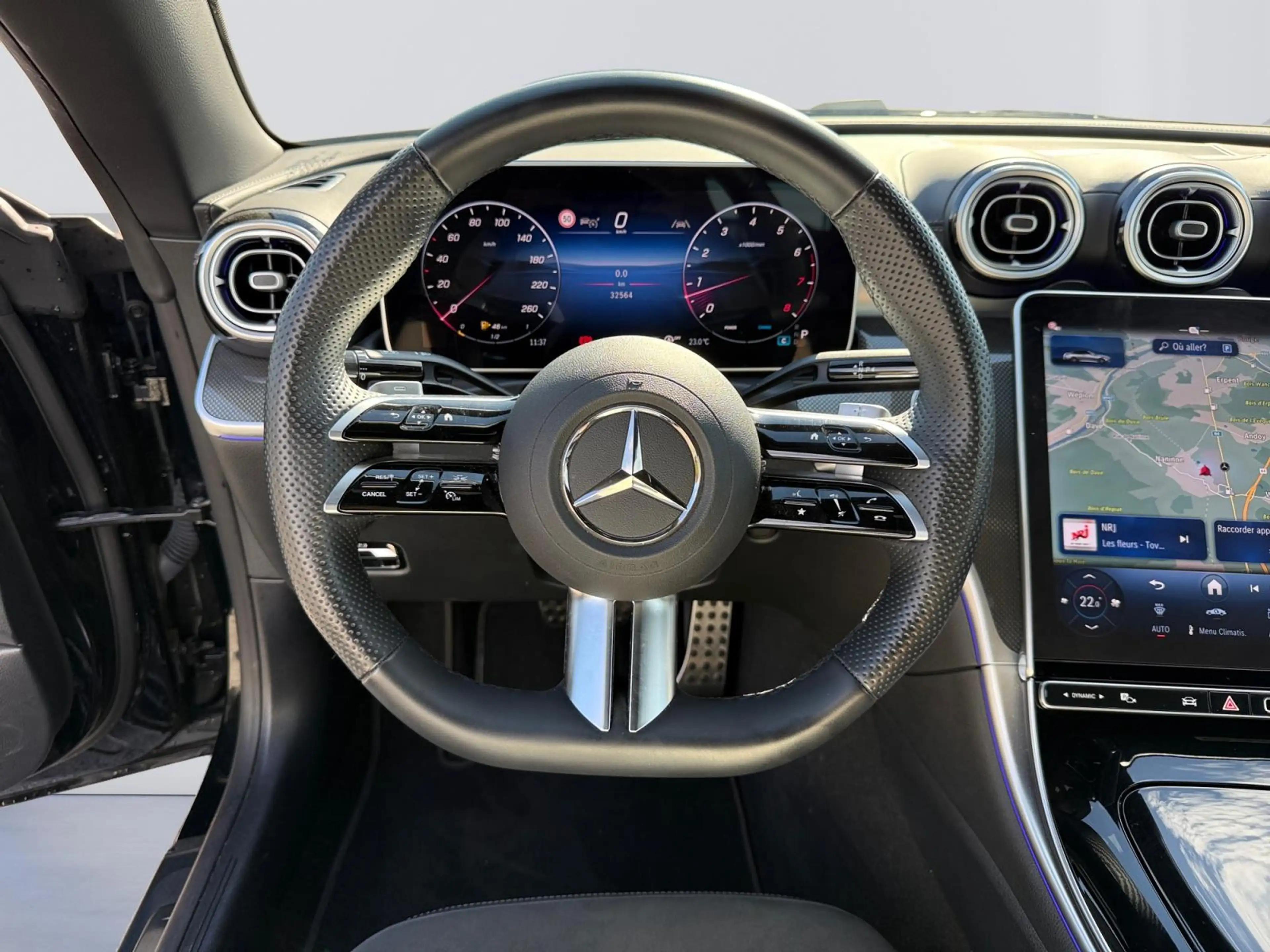 Mercedes-Benz CLE 180 AMG Line Cabriolet — photo 14