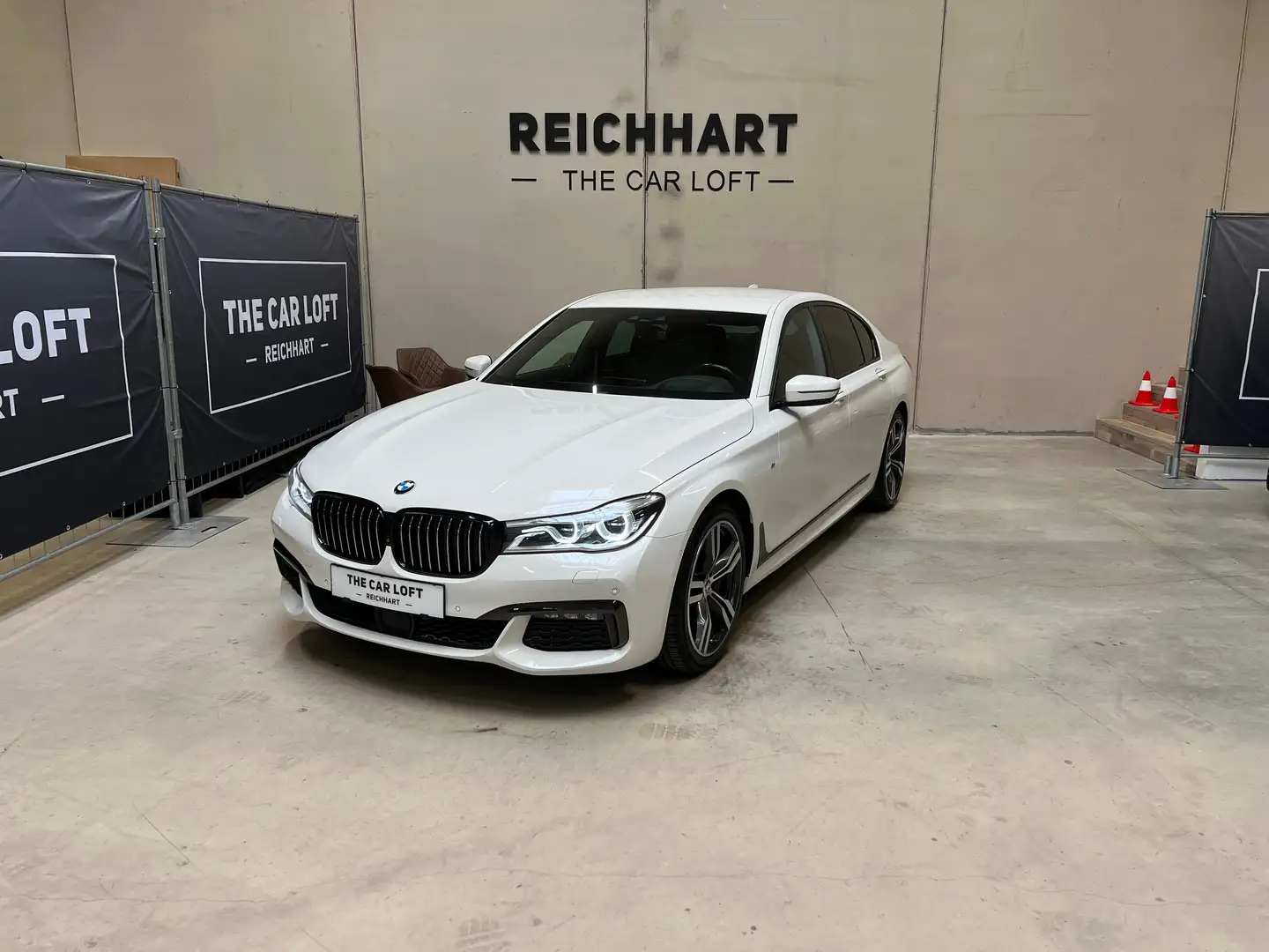 BMW 750 d xDrive Limousine M-PAKET bijela - 1