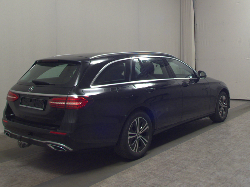 Mercedes-Benz E 220 T d Avantgarde T-Leder Navi LED Widescreen — photo 4