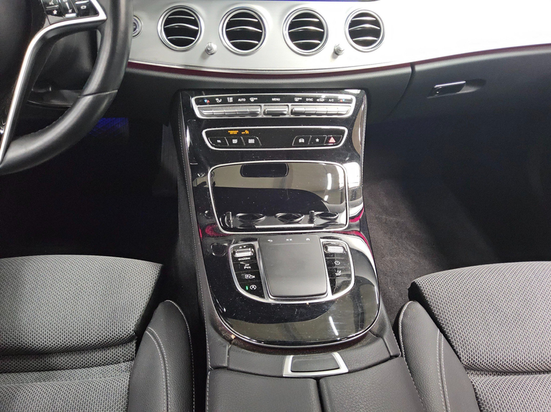 Mercedes-Benz E 220 T d Avantgarde T-Leder Navi LED Widescreen — photo 6