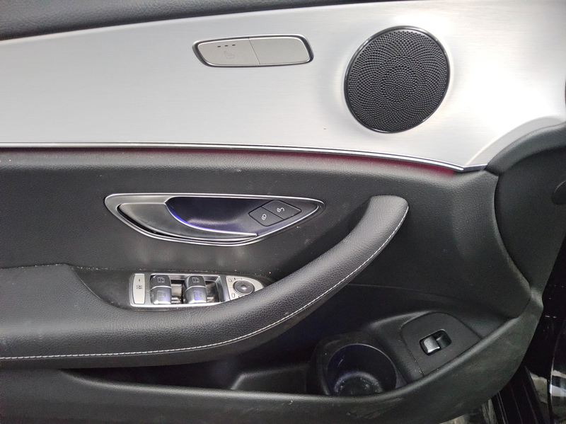 Mercedes-Benz E 220 T d Avantgarde T-Leder Navi LED Widescreen — photo 10