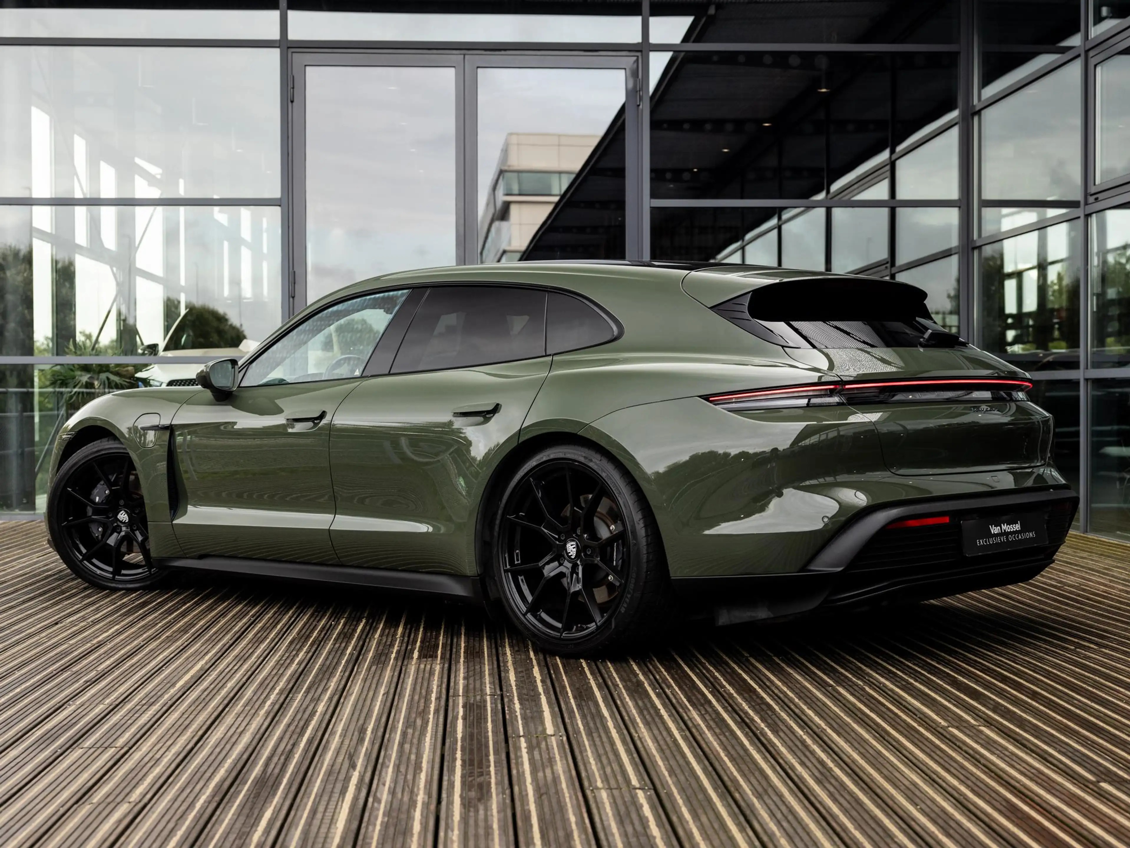Porsche Taycan Sport Turismo 79 kWh | PANORAMA | PTS COLOR BLACK — photo 4