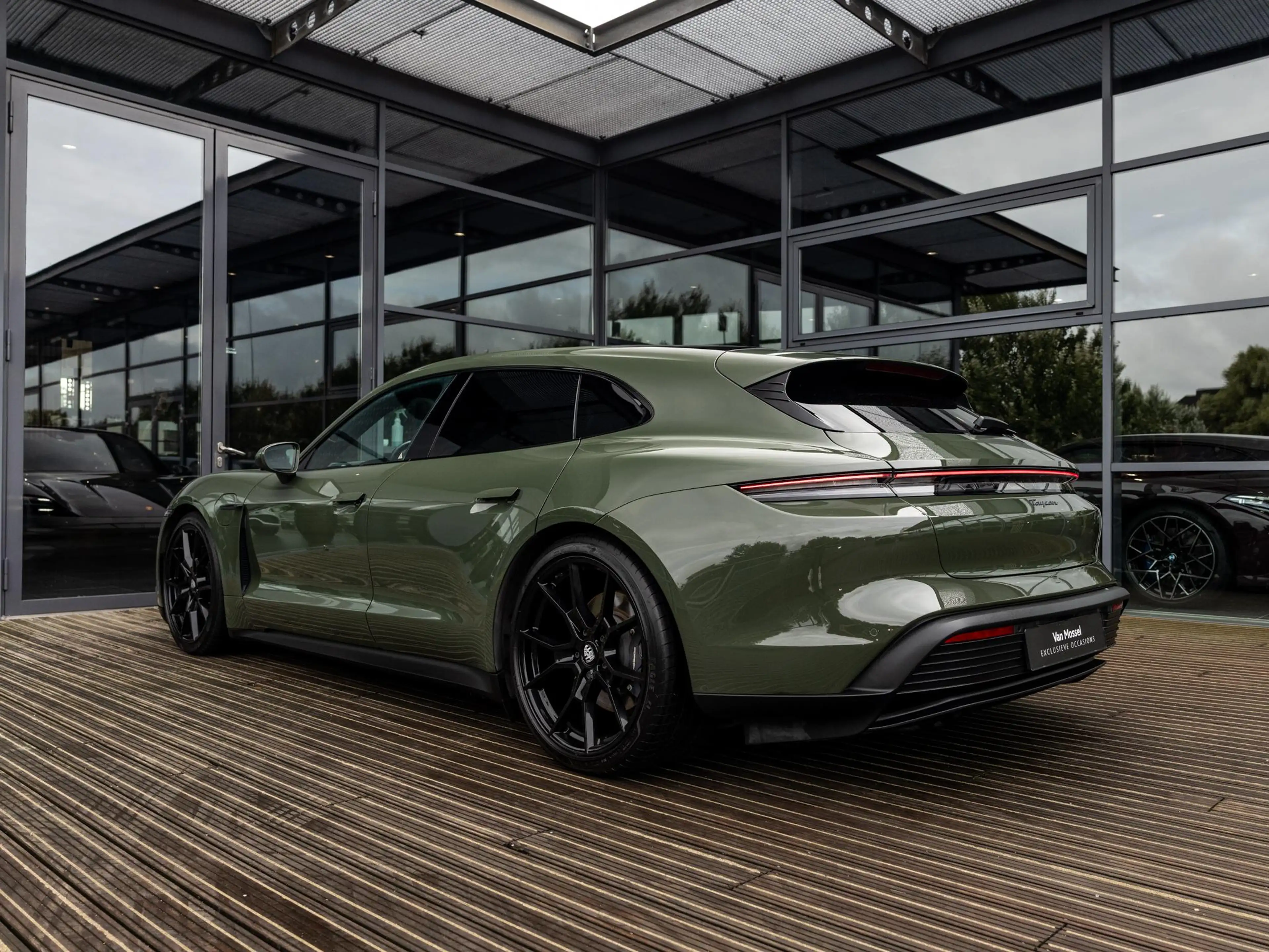 Porsche Taycan Sport Turismo 79 kWh | PANORAMA | PTS COLOR BLACK — photo 8
