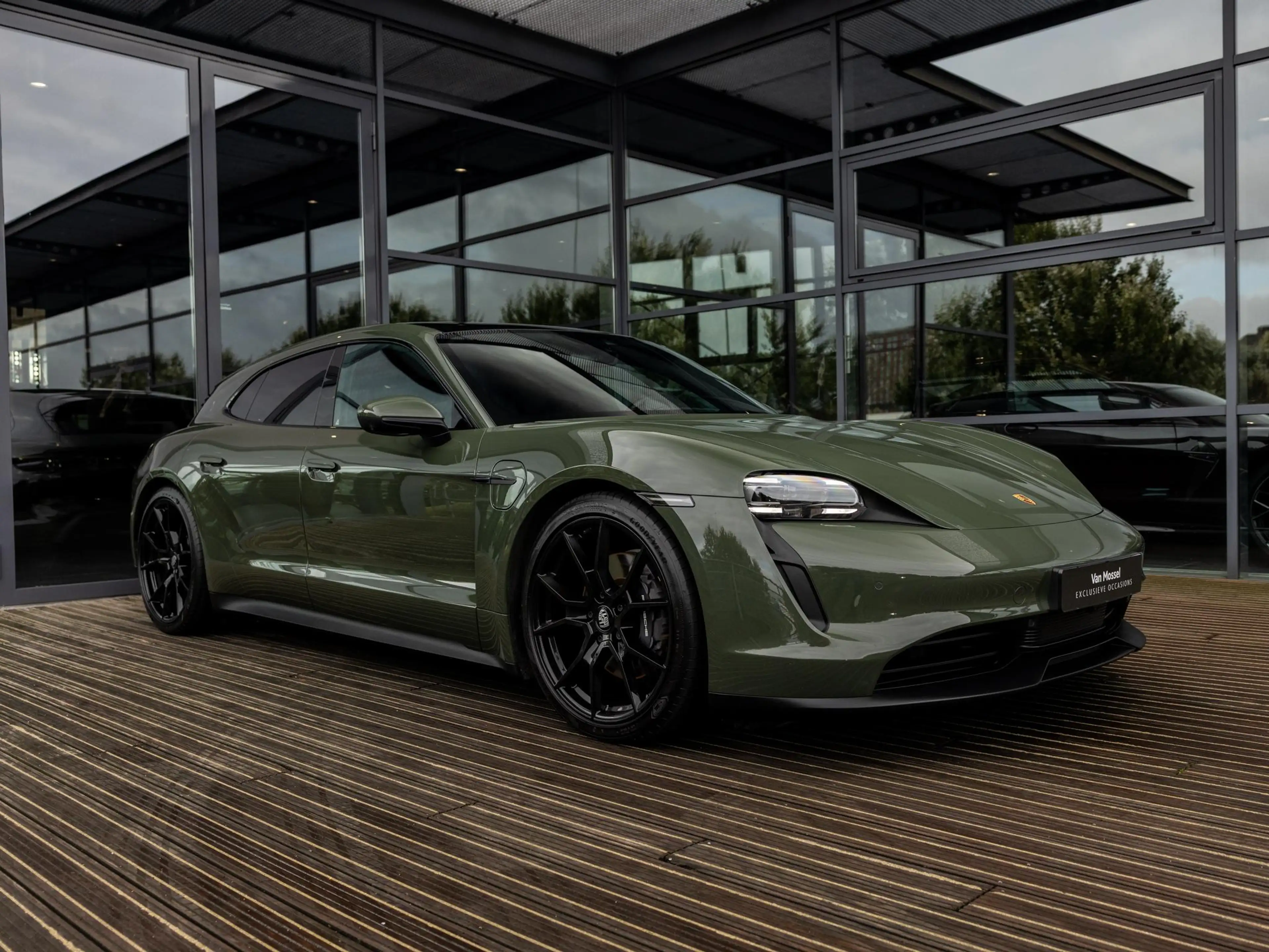 Porsche Taycan Sport Turismo 79 kWh | PANORAMA | PTS COLOR BLACK — photo 3