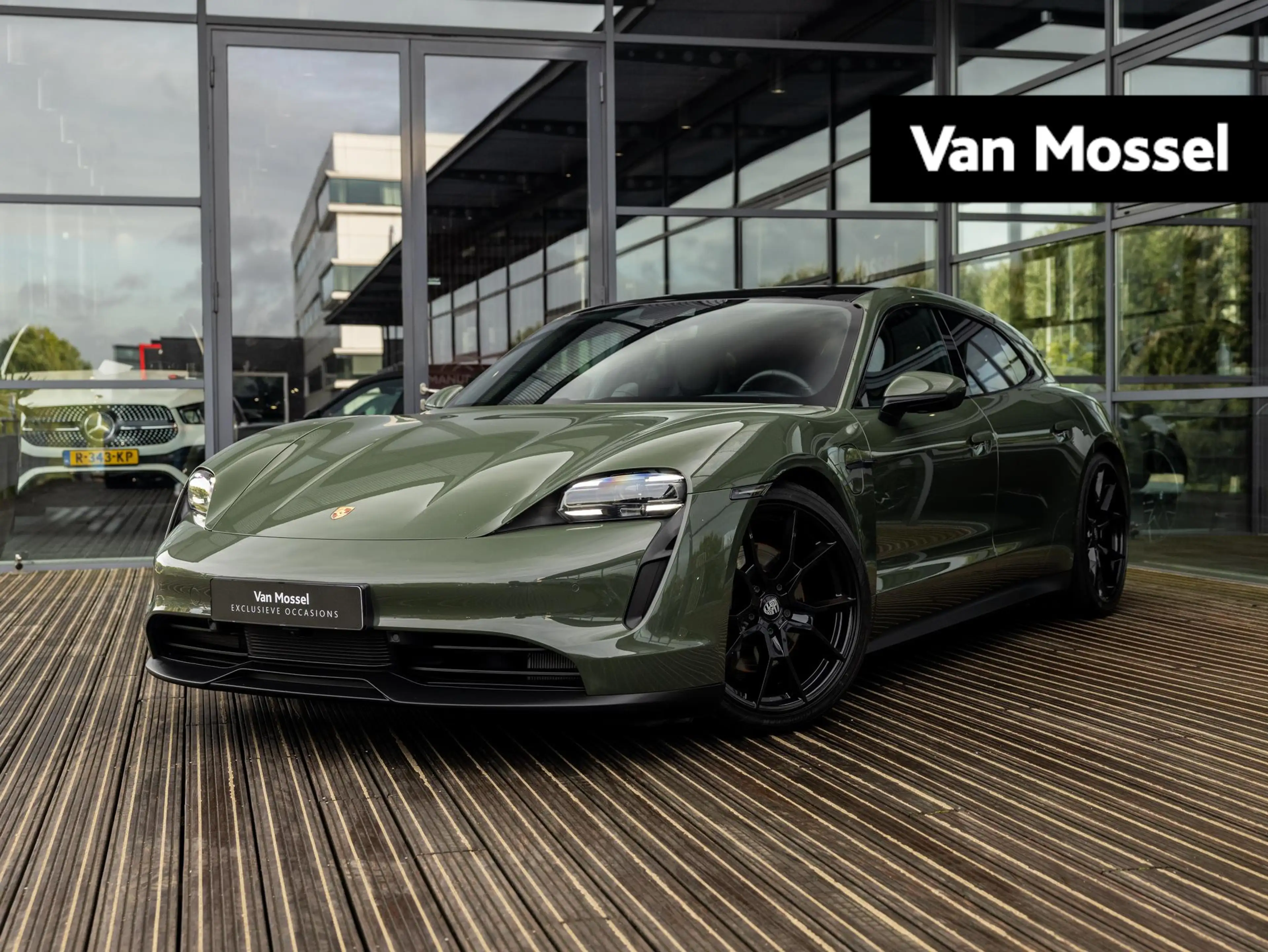 Porsche Taycan Sport Turismo 79 kWh | PANORAMA | PTS COLOR BLACK