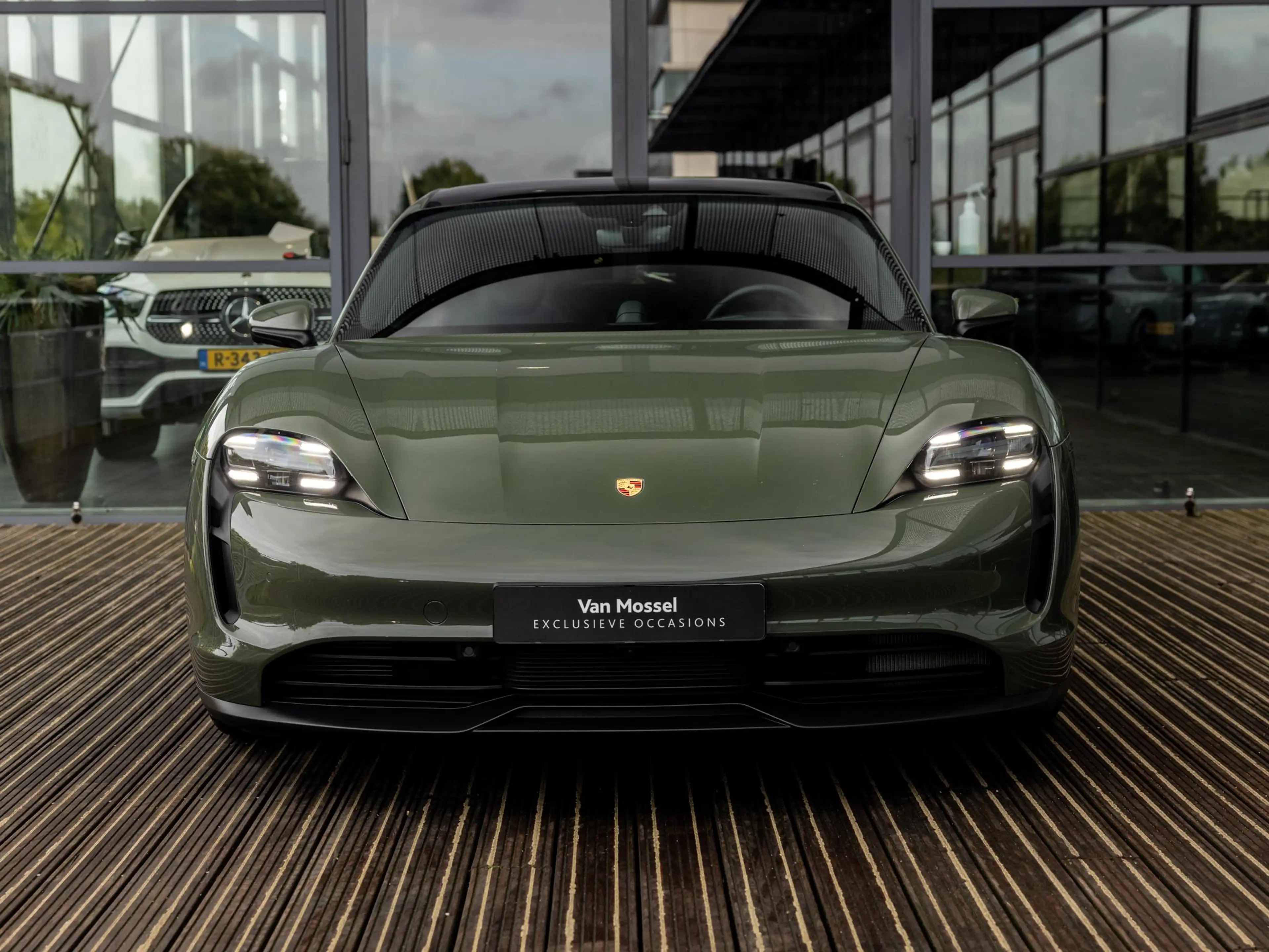 Porsche Taycan Sport Turismo 79 kWh | PANORAMA | PTS COLOR BLACK — photo 2