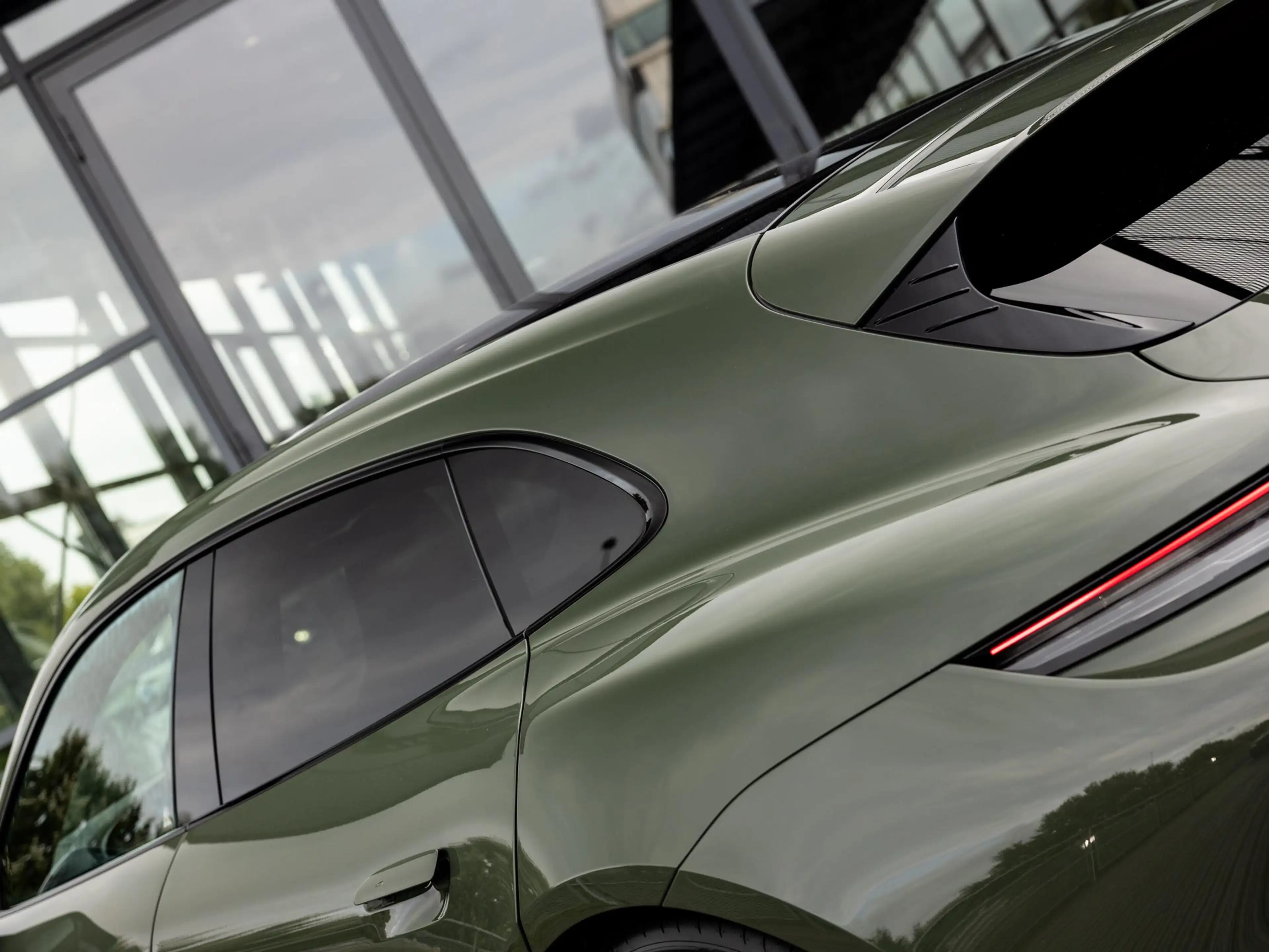 Porsche Taycan Sport Turismo 79 kWh | PANORAMA | PTS COLOR BLACK — photo 11