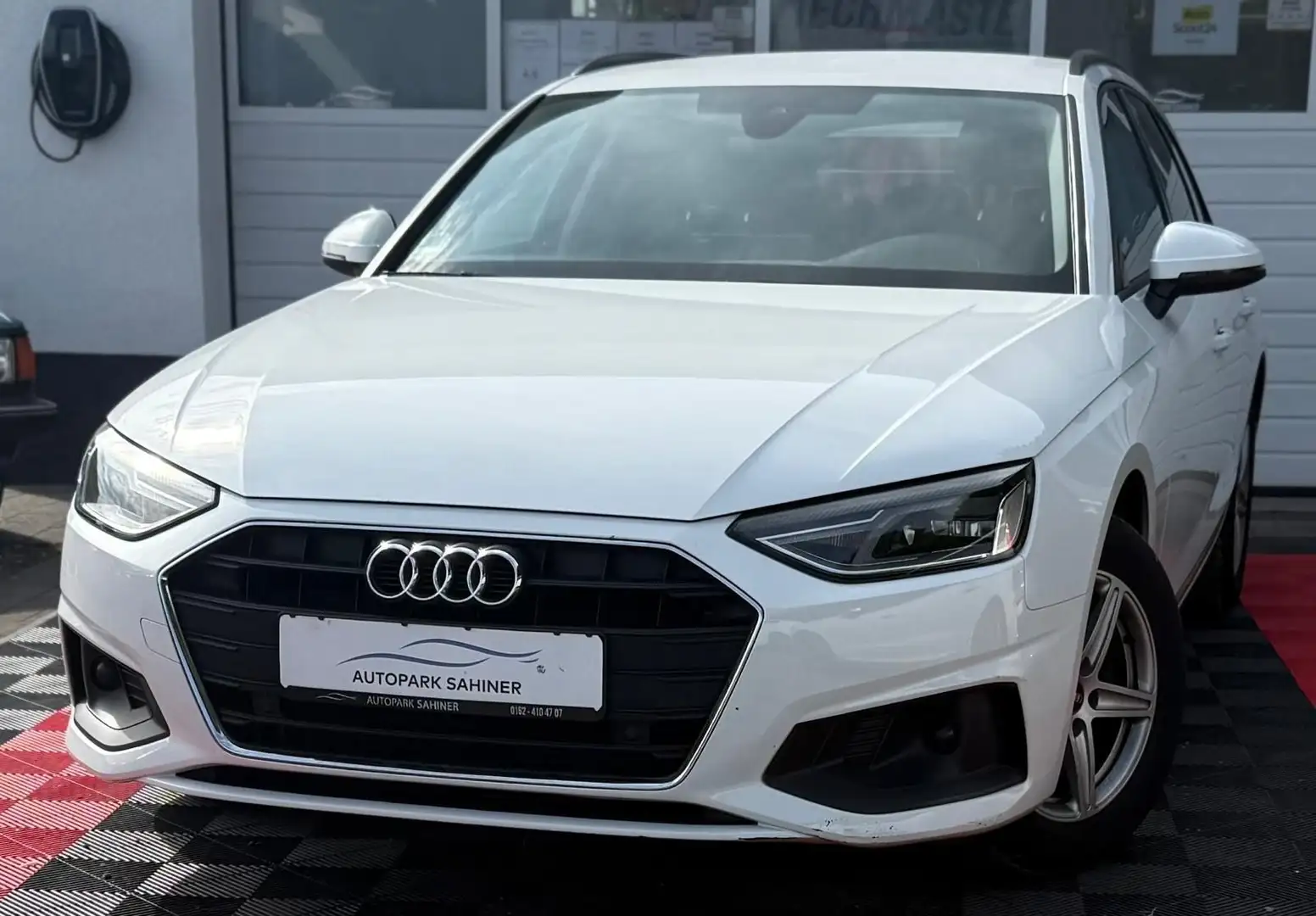 Audi A4 Avant 30 TDI basis Weiß - 1