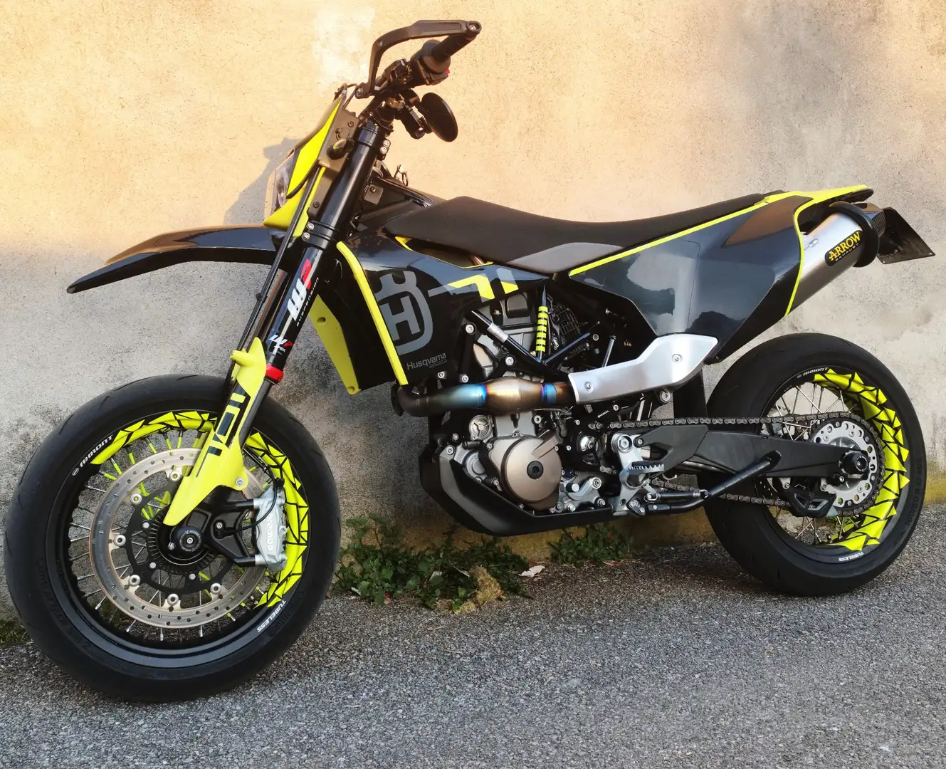 Husqvarna 701 Supermoto Noir - 1