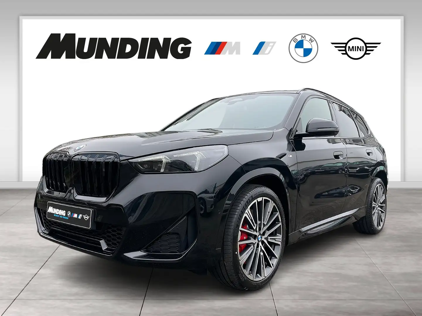 BMW X1 sDrive20i A M-Sport AHK|PanoDach|Navi|HUD|RFK|MFL| Schwarz - 1