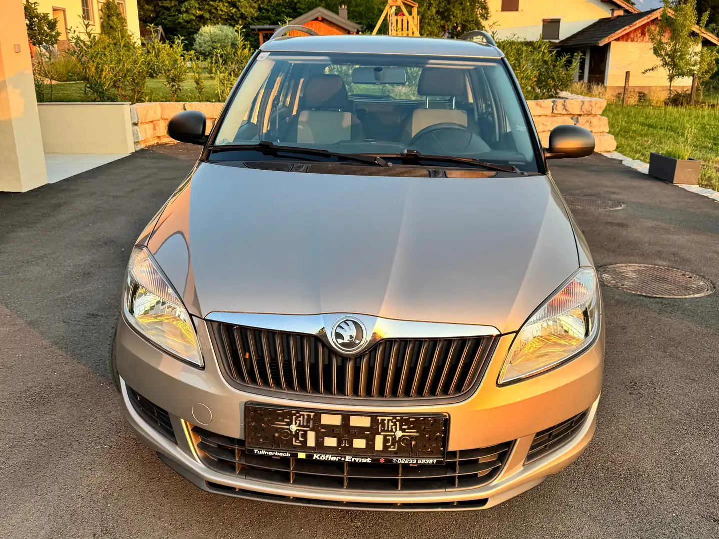 Skoda Fabia 1,2 - Praktischer Kombi mit Anhängerkupplung Grau - 2