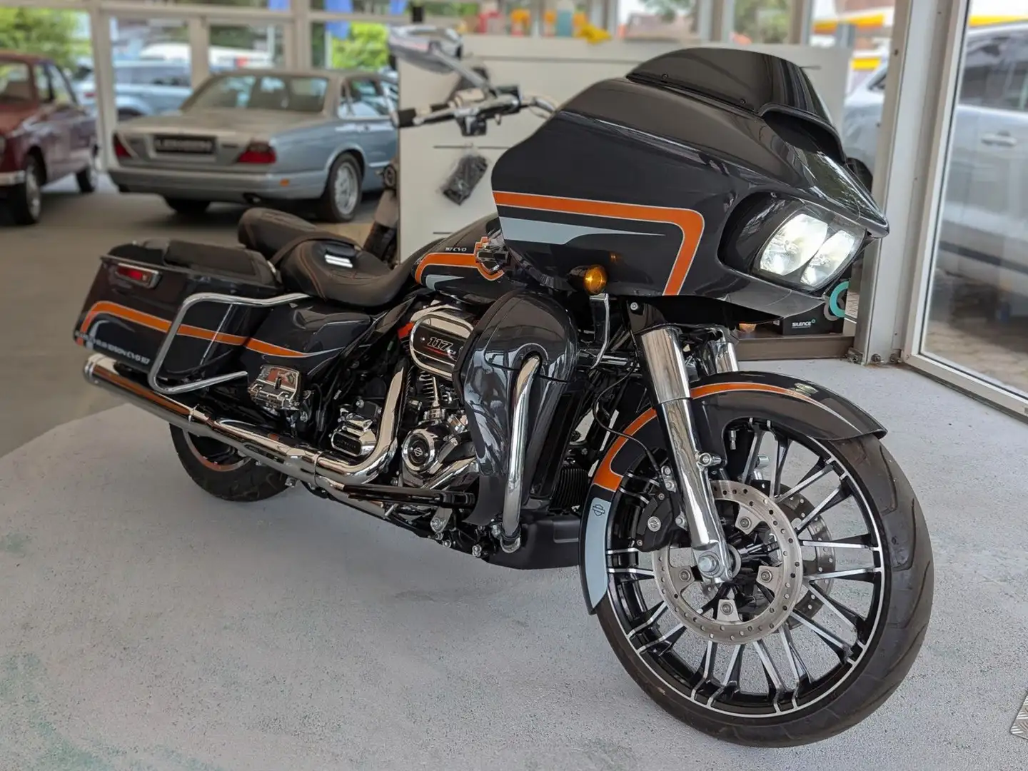 Harley-Davidson Road Glide Limited CVO **WINTERPREIS** Schwarz - 1