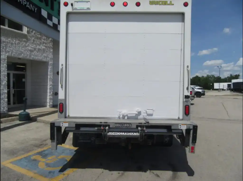 Ford E-450 2023 photo 3