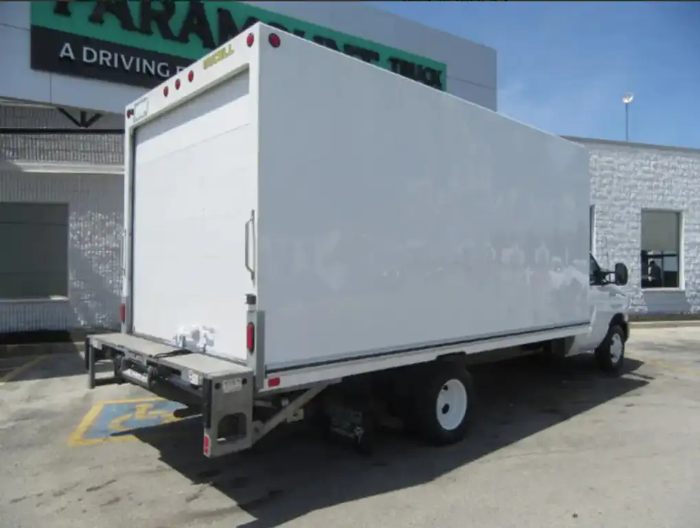 Ford E-450 2023 photo 4