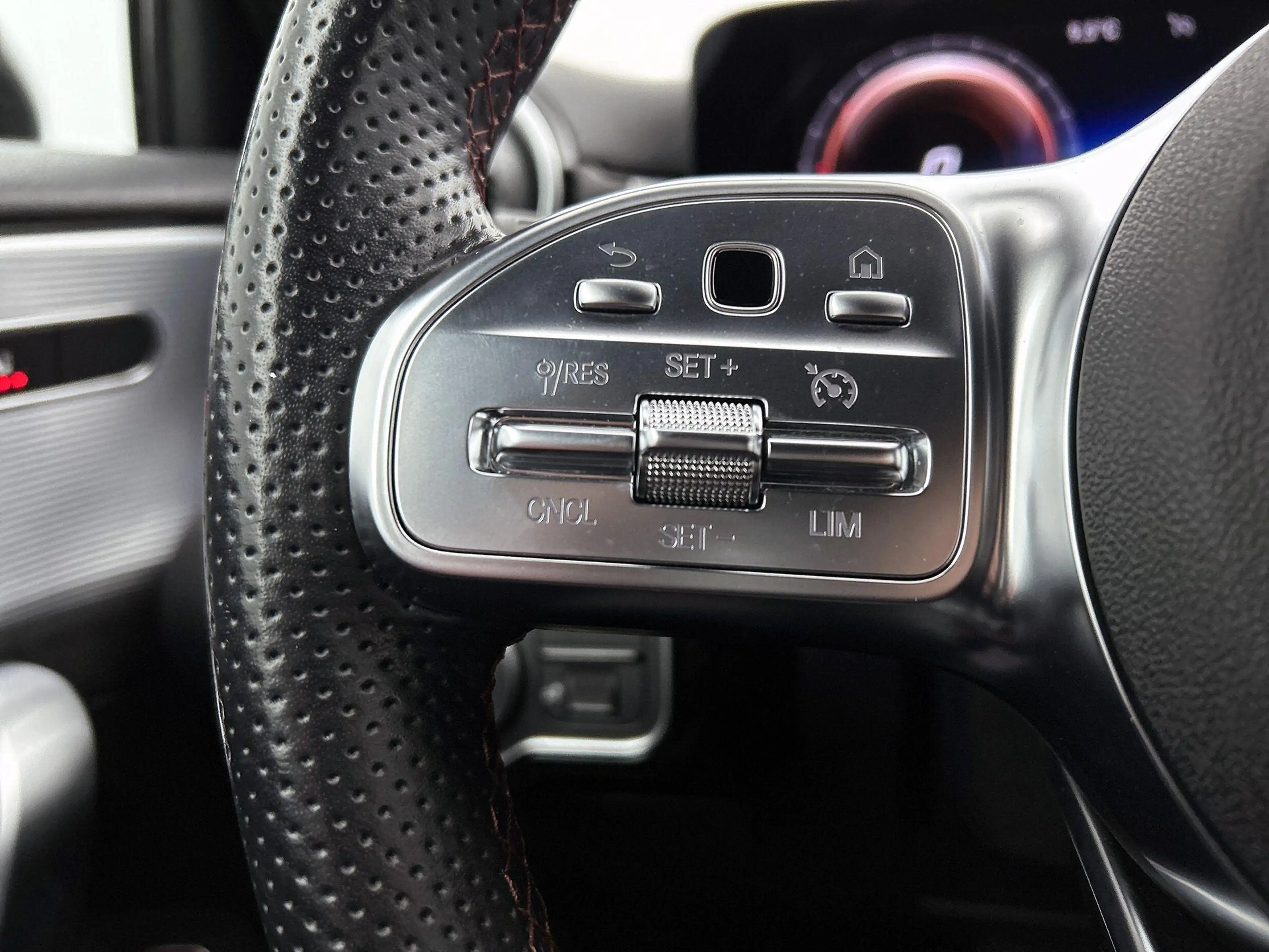 Mercedes-Benz A 250 e AMG Line | SOH 97,4% | AUTOMAAT | NAVIGATIE | ST — photo 6