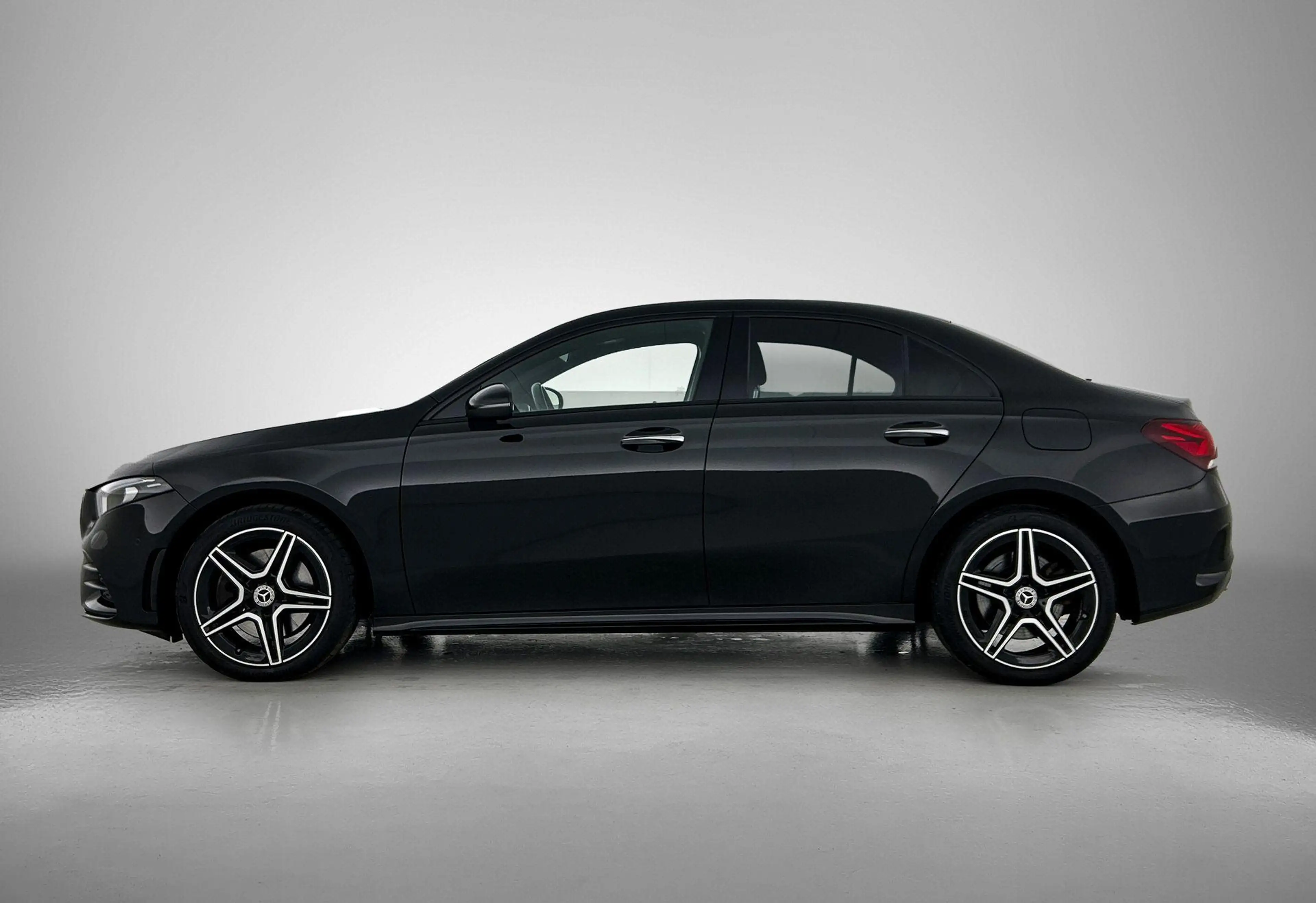 Mercedes-Benz A 250 e AMG Line | SOH 97,4% | AUTOMAAT | NAVIGATIE | ST — photo 2