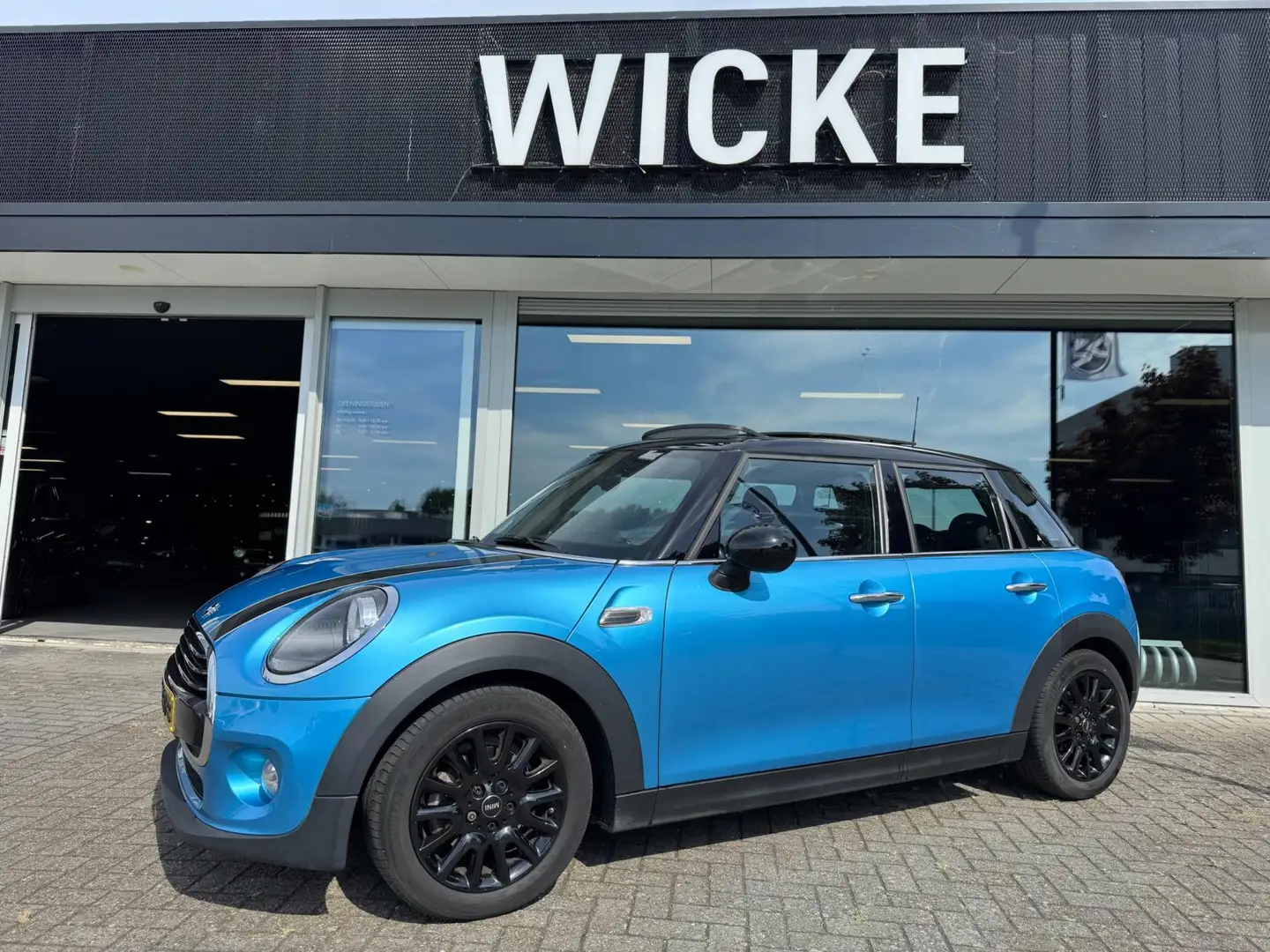 MINI Cooper Mini 1.5 Panorama Navigatie PDC 5 deurs Leer 136 P Blauw - 1