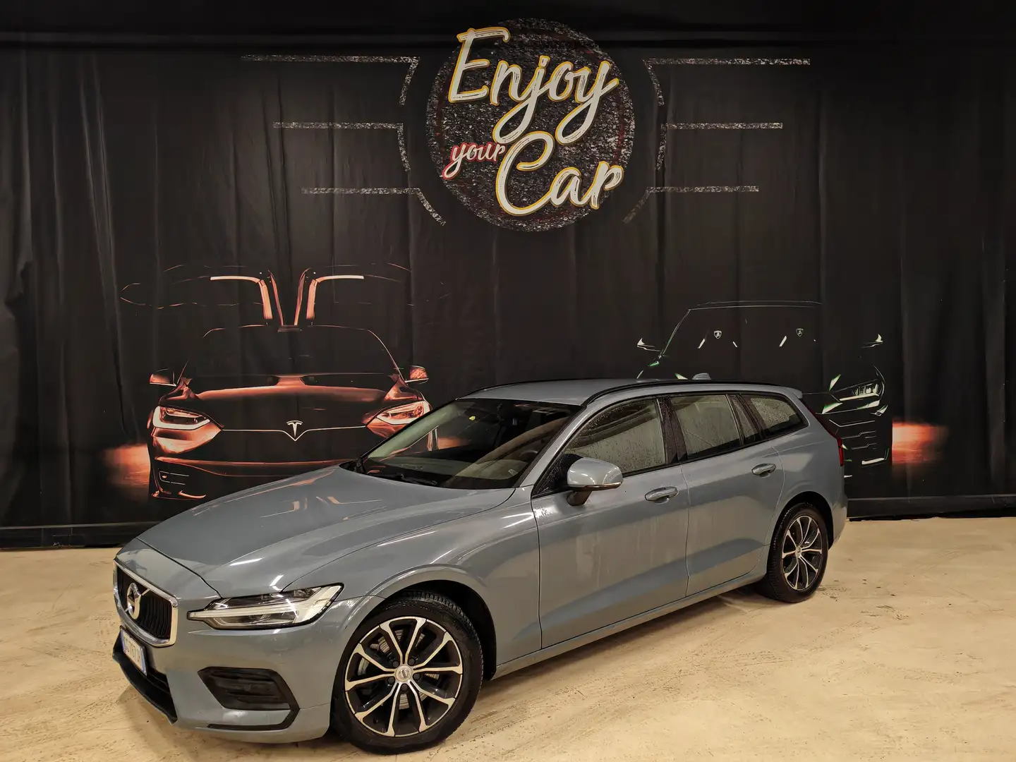 Volvo V60 V60 2.0 b4 Momentum Business auto Grigio - 1