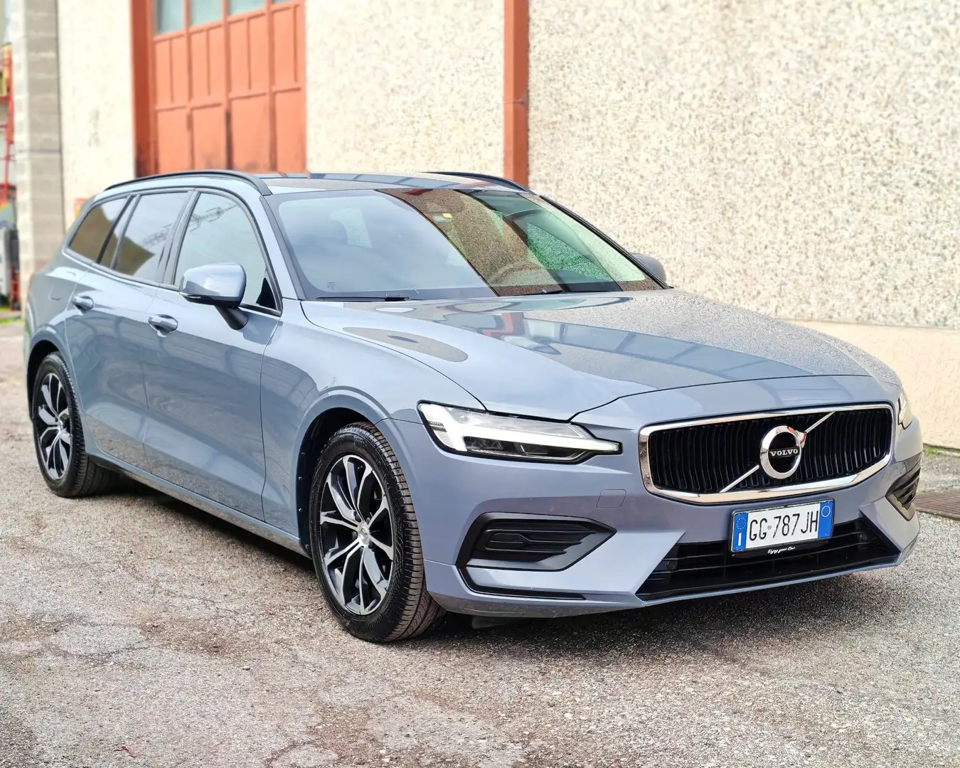 Volvo V60 V60 2.0 b4 Momentum Business auto Grigio - 2