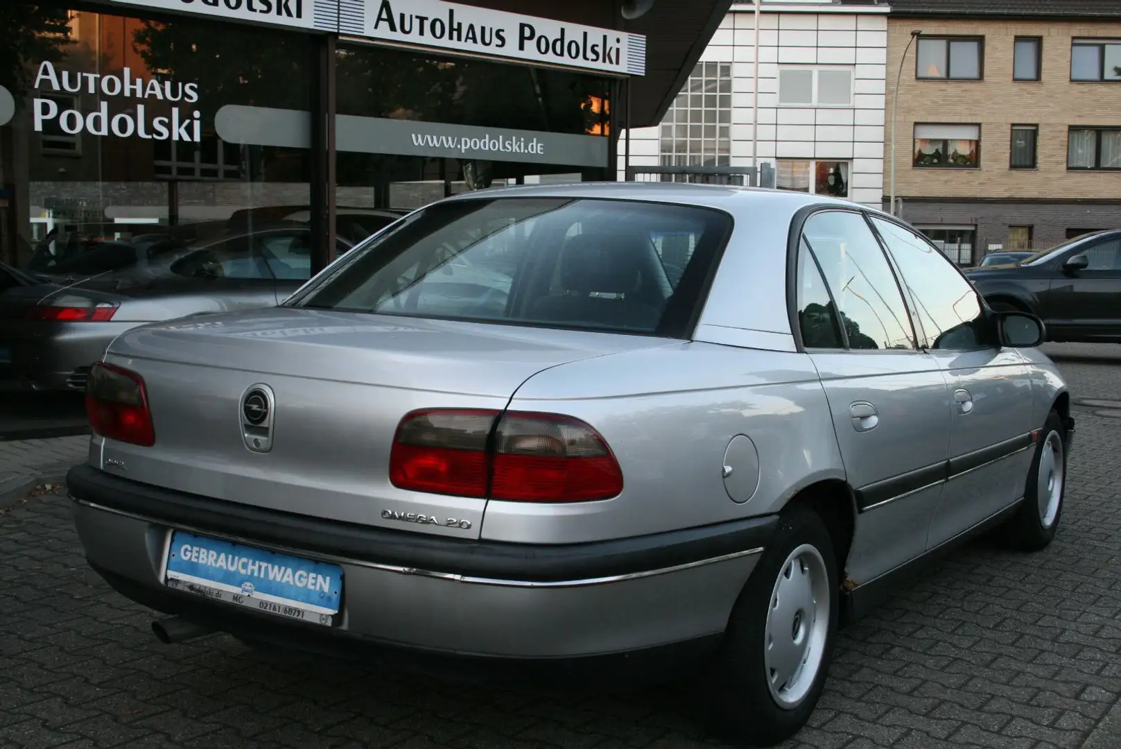 Opel Omega B 2.0| Automatik| Tüv Neu |Allwetterreifen Argintiu - 1