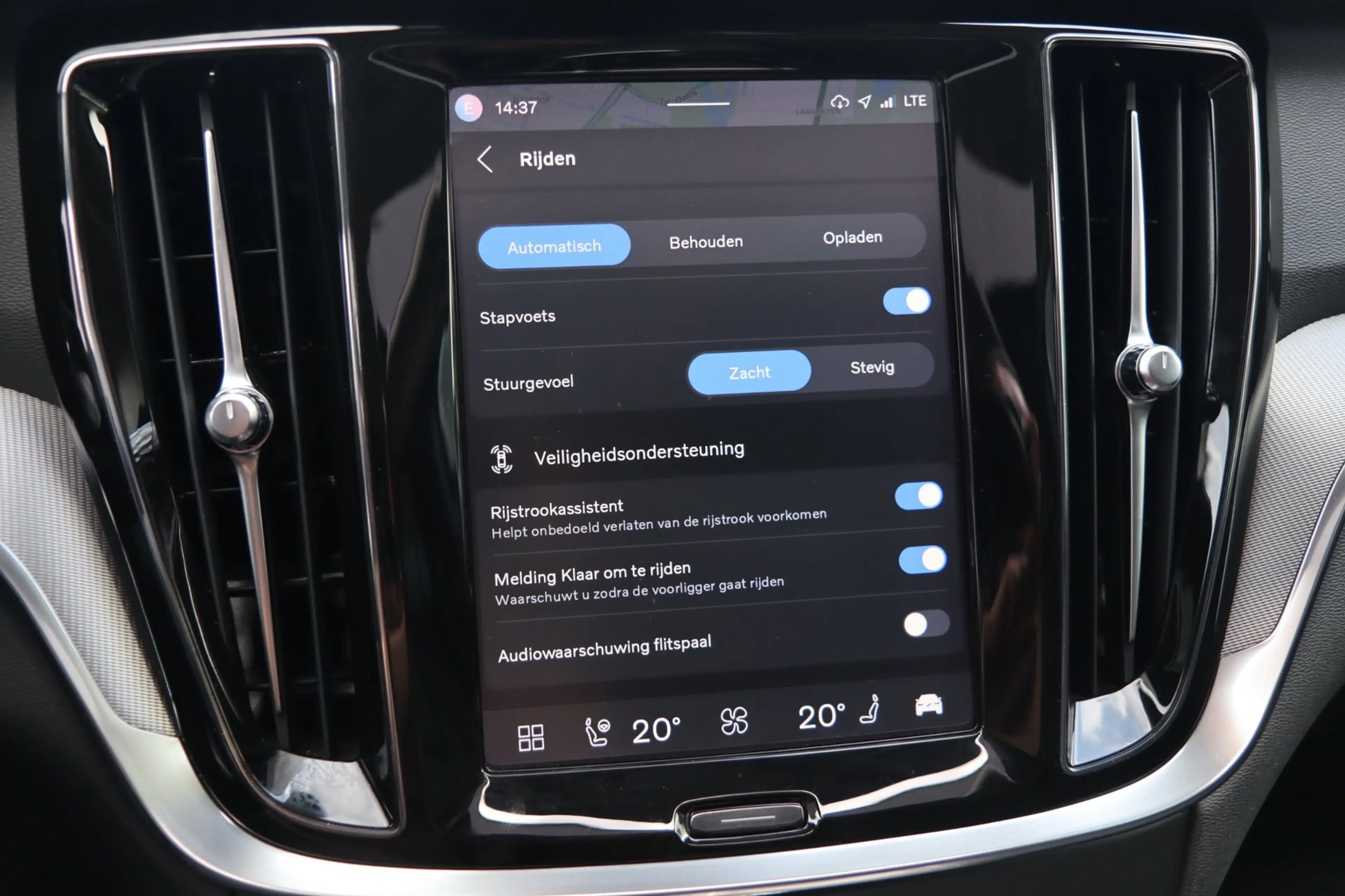 Volvo V60 2.0 T8 Plug-in hybrid AWD Plus / PANO / 2X MEMORY — photo 15