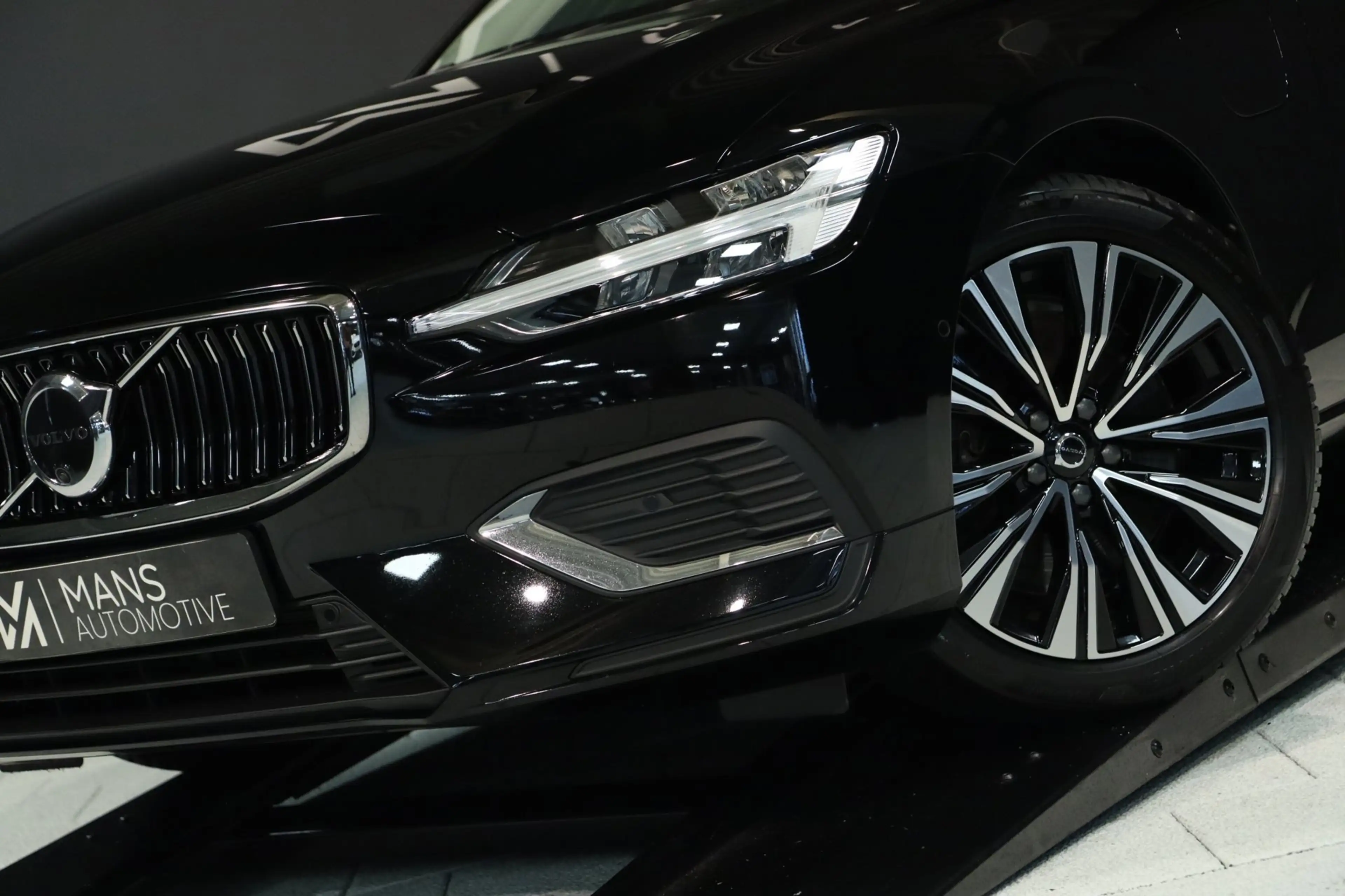 Volvo V60 2.0 T8 Plug-in hybrid AWD Plus / PANO / 2X MEMORY — photo 2