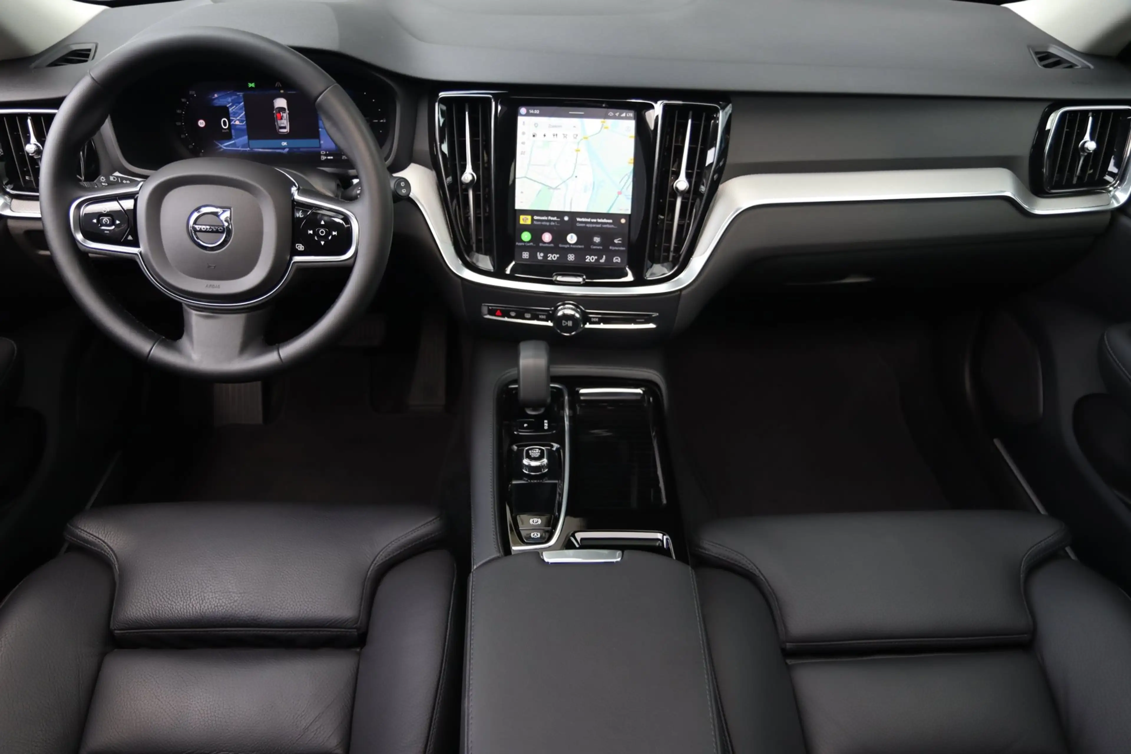 Volvo V60 2.0 T8 Plug-in hybrid AWD Plus / PANO / 2X MEMORY — photo 6