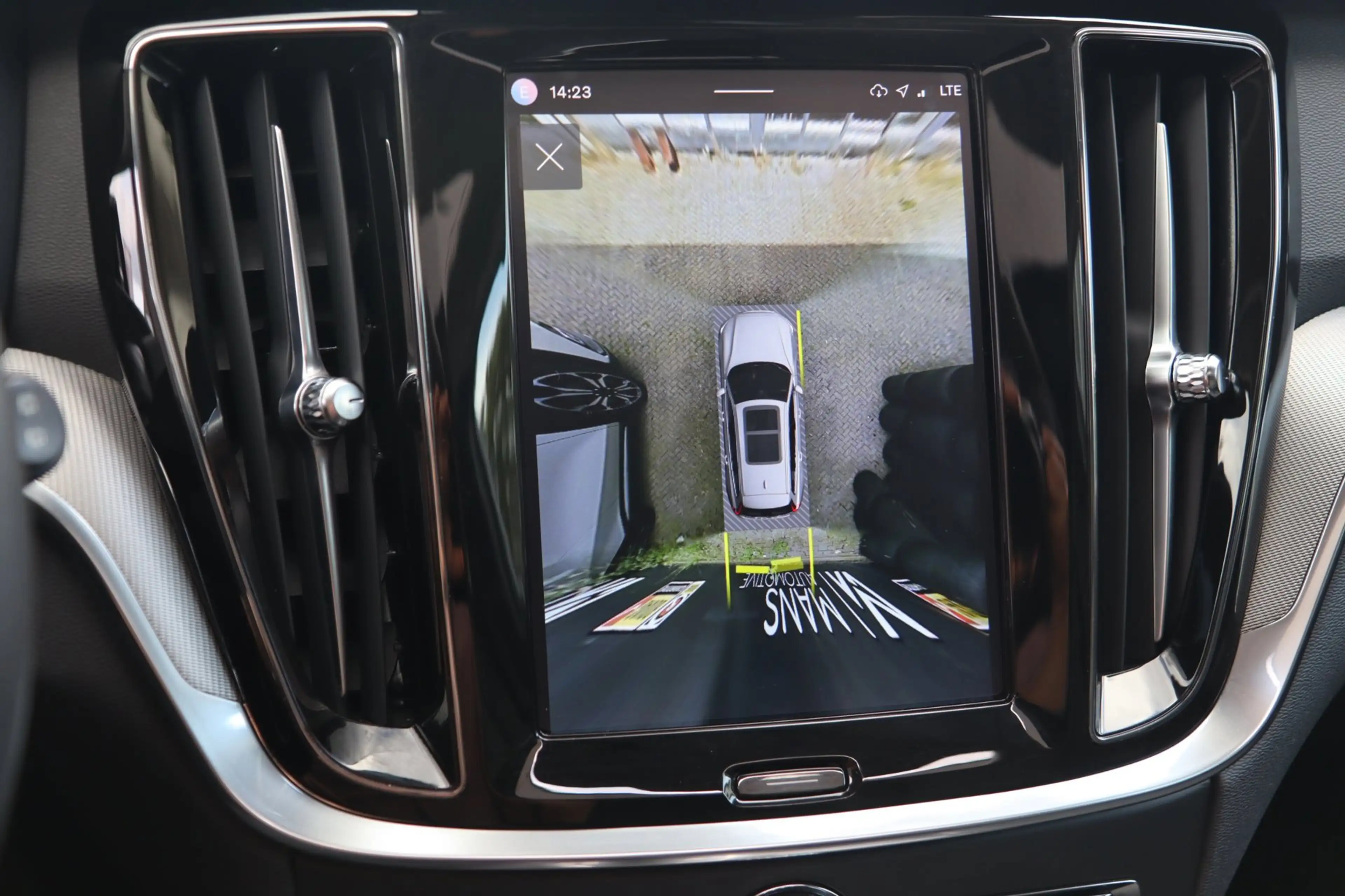 Volvo V60 2.0 T8 Plug-in hybrid AWD Plus / PANO / 2X MEMORY — photo 8