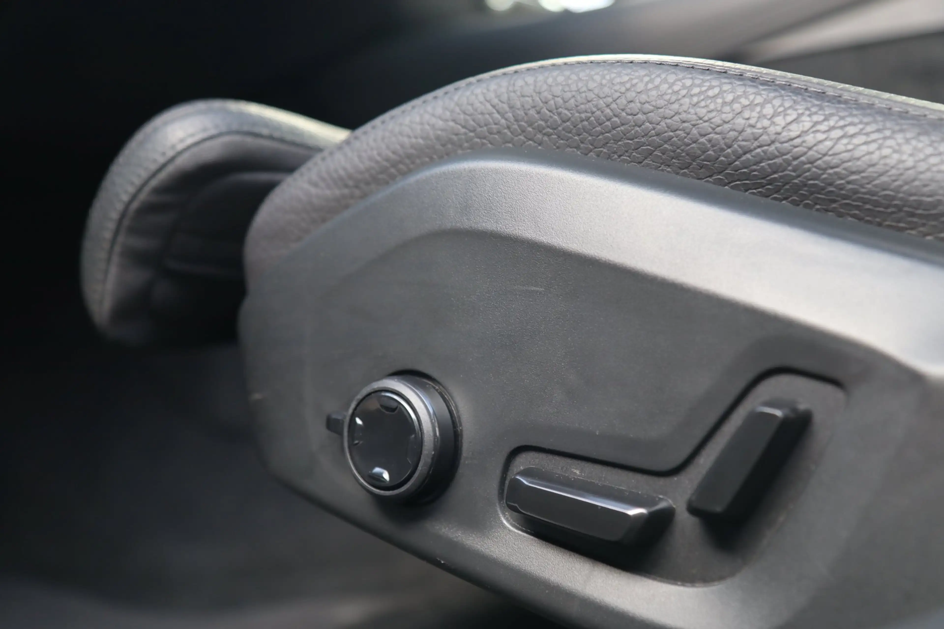 Volvo V60 2.0 T8 Plug-in hybrid AWD Plus / PANO / 2X MEMORY — photo 12
