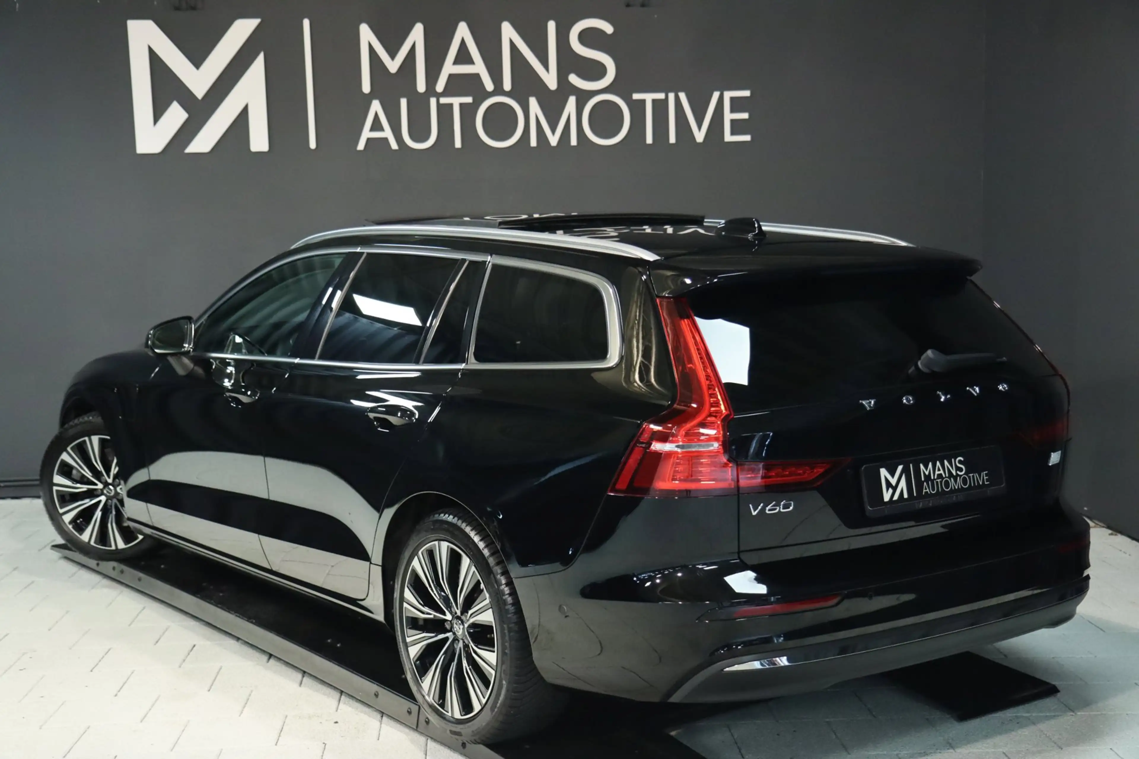 Volvo V60 2.0 T8 Plug-in hybrid AWD Plus / PANO / 2X MEMORY — photo 5