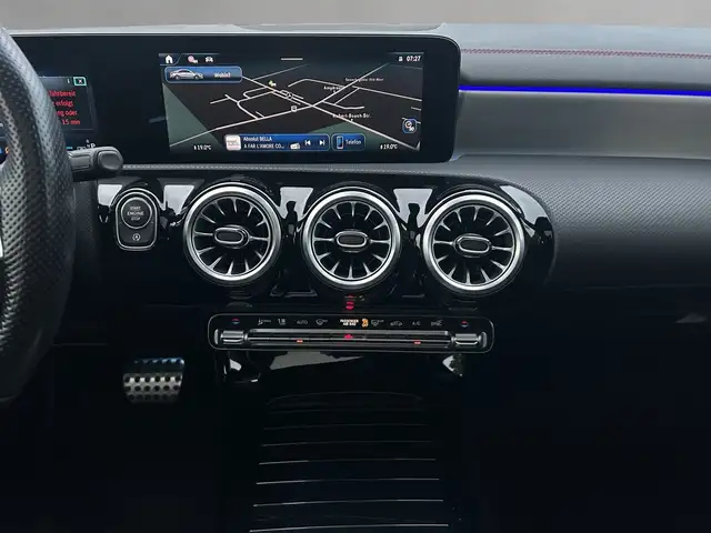Mercedes-Benz Cla view 11