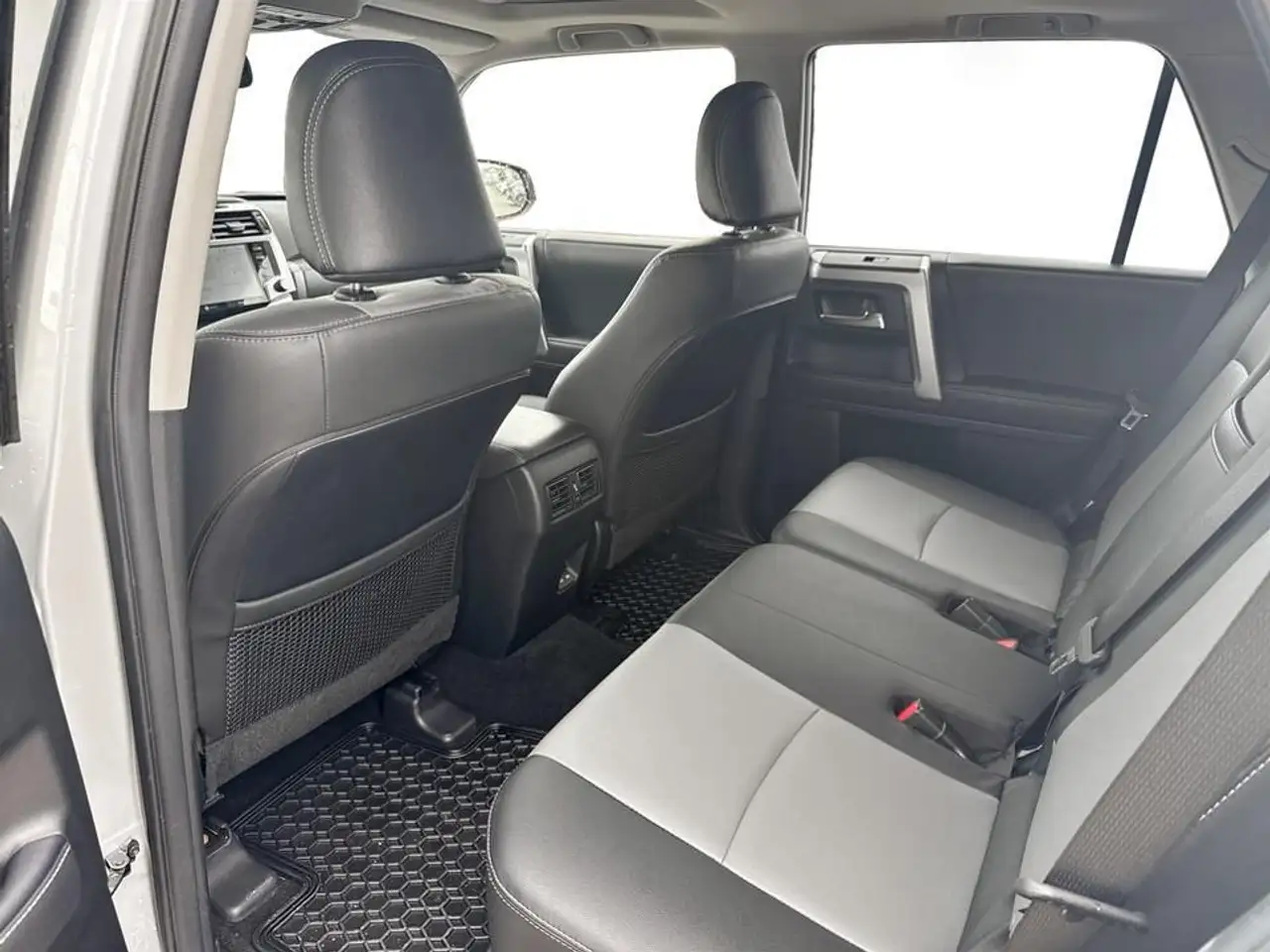 Toyota 4-Runner снимка Toyota 4-Runner